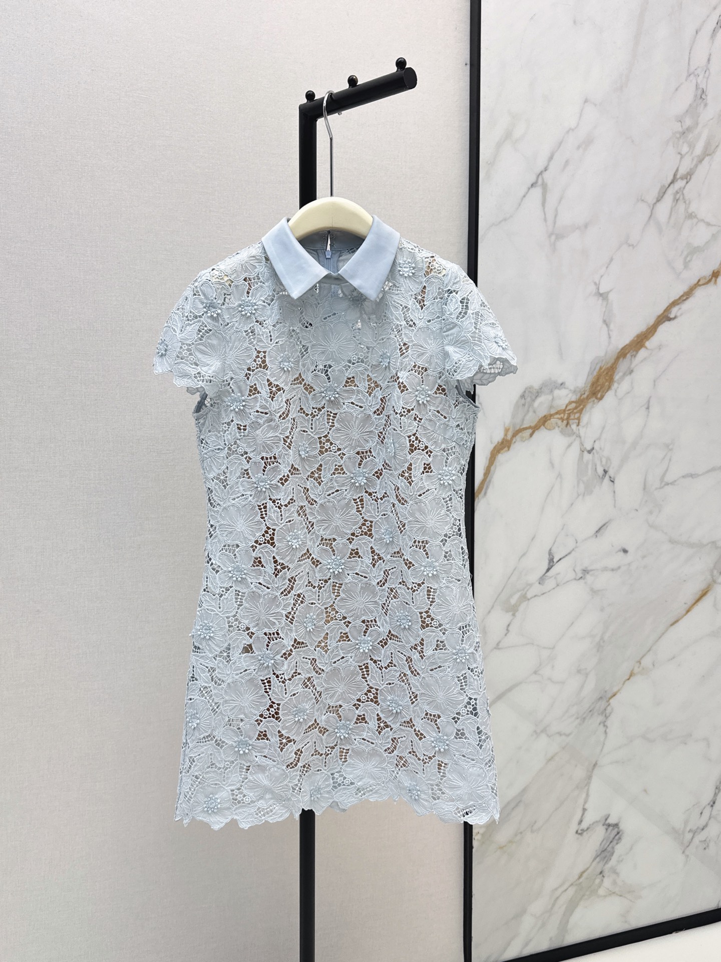 NO:859829,SP 26Ss————The latest glacial blue flower embroidered lace dress for spring and summer. It is made of imported lace fabric with super exquisite three-dimensional flower embroidery. The pattern is as delicate as an antique handkerchief. The hollow texture is full of texture. It is light and breathable. Small lapel + short sleeve design. It is capable and pretty. It has a French elegant atmosphere. It is very suitable for spring and summer wear. Full score for romantic temperament. One color ready for sale sml, skirts, T-shirt,19860909SP 26Ss————春夏最新款冰河蓝花朵刺绣蕾丝连衣裙 采用进口蕾丝面料立体花朵刺绣超精致 花纹细腻如古董手帕 镂空肌理感满满 轻盈透气 小翻领+短袖设计 干练又俏 法式优雅氛围感拉满 春夏穿搭超适合 浪漫气质满分 一色现货发售sml,,skirts,T-shirt,,Women's clothing