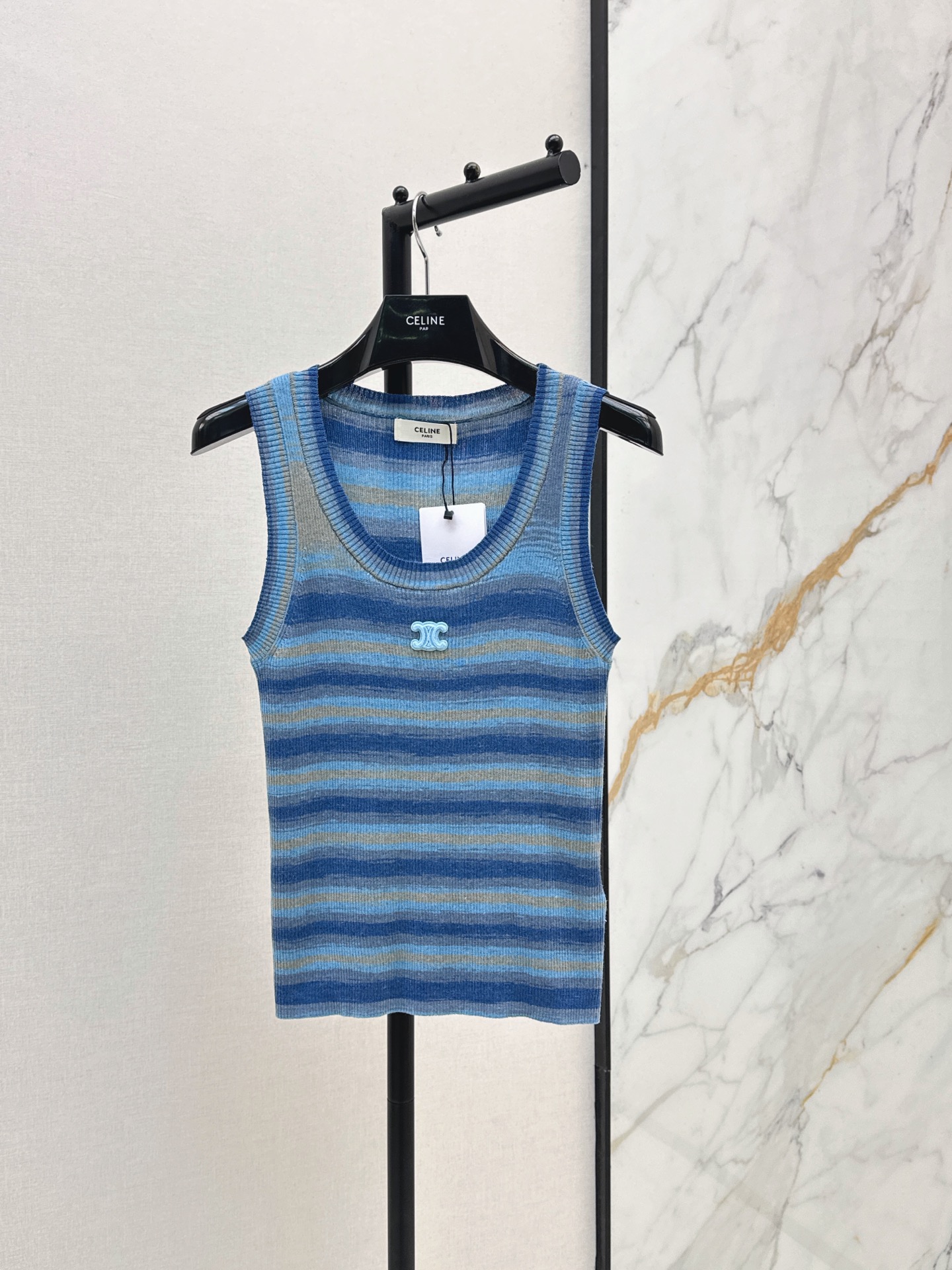 NO:862882,Ce 26Ss————The latest striped knitted vest for spring and summer. Linen blended Tencel is cool and comfortable. Customized logo. Gradient stripes are fresh and fashionable. It can be easily controlled for daily life or vacation. It is tailored to fit the body shape. It is OK to wear alone or as an inner layer. It is easy to get the summer atmosphere. Two colors are available for sale sml,,19860909Ce 26Ss————春夏最新款条纹针织背心亚麻混纺天丝冰凉舒适 定制logo标志 渐变条纹清新又时髦 日常或度假都能轻松驾驭 剪裁贴合身形 单穿or内搭都很OK 轻松get夏日氛围感 两色现货发售sml,,,Women's clothing