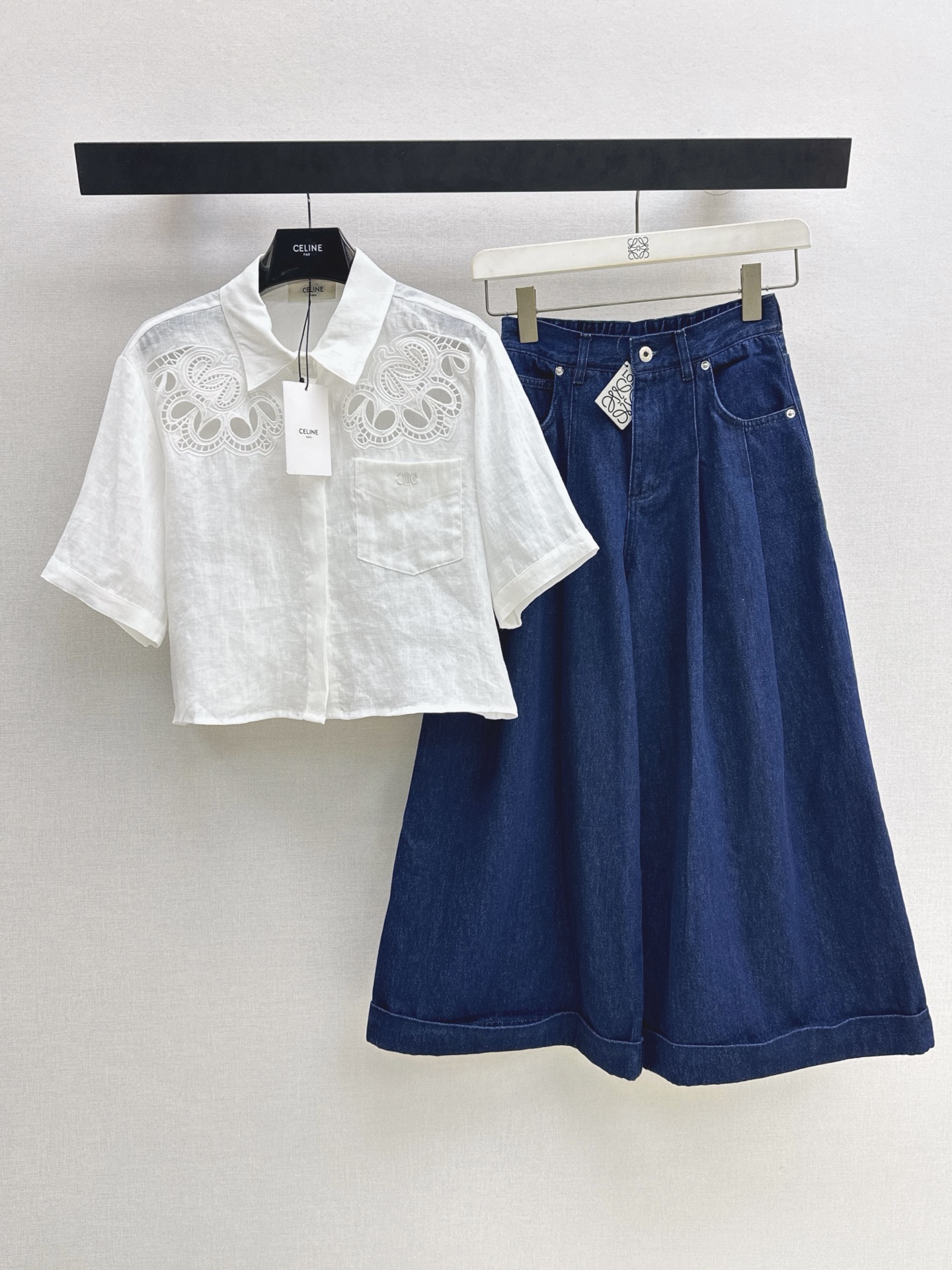 NO:862954,Ce 26Ss————The latest spring and summer short embroidered shirt with holiday style. The retro embroidery pattern is super beautiful. The holiday photos are so photogenic. Proper southern French romance and tenderness. Old money style holiday style. Made of high-end linen fabric. One color ready for sale sml,, shirts,19860909Ce 26Ss————春夏最新款度假风短款刺绣衬衫复古刺绣花型超好看 度假拍照太出片了 妥妥的南法浪漫与温柔 老钱风度假风 采用高级感亚麻面料 一色现货发售sml,,shirts,,Women's clothing