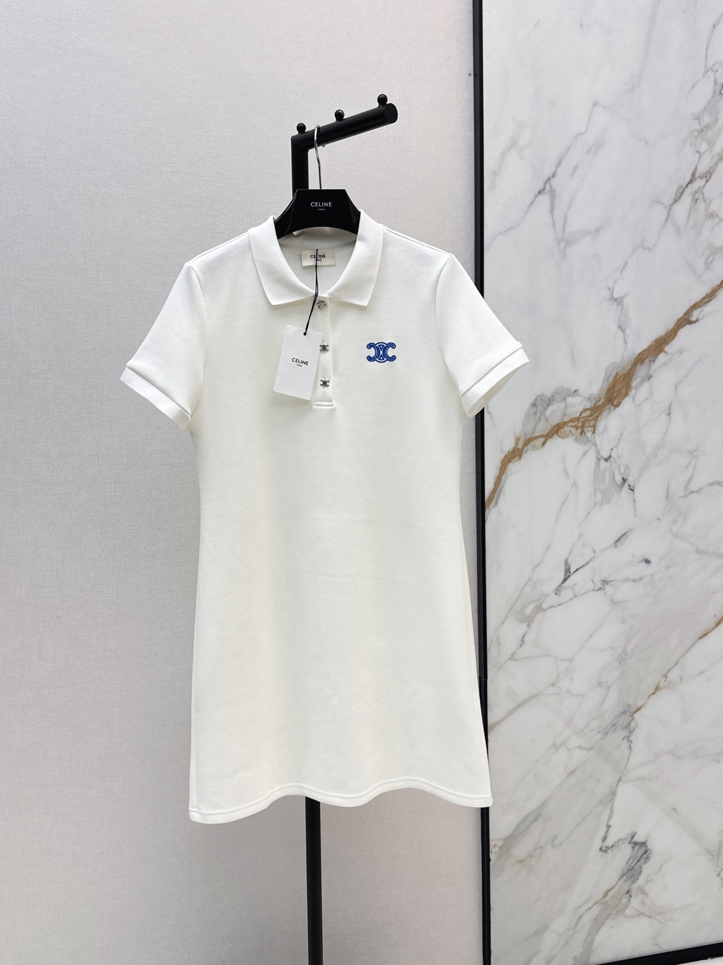 NO:864665,Ce 26Ss————The latest polo dress with Arc de Triomphe embroidery decoration for spring and summer. Everyone can control the INS trend. Retro fashionable sports style. Exquisite sports style that is popular on INS. It meets the dual needs of comfort and fashion and can be integrated into every daily dressing scene. Two colors are available for sale sml,,skirts,19860909Ce 26Ss————春夏最新款凯旋门刺绣装饰polo连衣裙 人人都能驾驭INS风潮 复古时髦运动风 火爆INS的精致运动风 贴合舒适与时髦的双需求能融入每个日常的穿搭场景 两色现货发售sml,,skirts,,Women's clothing