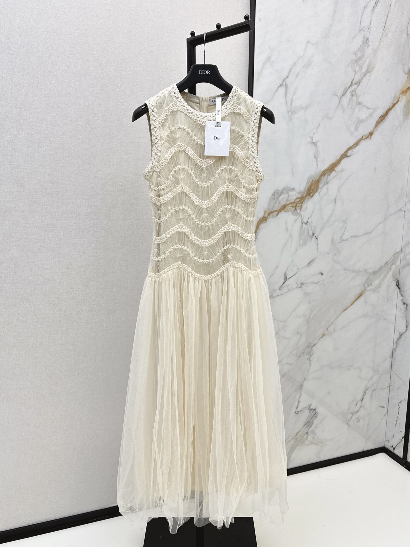 NO:866341,CD 26Ss————The latest spring and summer heavy woven lace splicing tulle dress. The fake two-piece spliced ​​design long skirt has a super beautiful upper body. The fairy-like fluttering skirt is spliced ​​with tulle fabric, three-dimensional and stylish. It has a sense of layering. A must-have item for Bai Fumei’s wardrobe. The white moonlight goddess skirt has its own atmosphere. One color ready for sale sml,,skirts,19860909CD 26Ss————春夏最新款重工编织花边拼接薄纱连衣裙 假两件拼接式设计长裙上身超级美 仙气飘飘裙摆拼接薄纱面料立体有型很有层次感 白富美衣橱必入单品 自带氛围感白月光女神裙 一色现货发售sml,,skirts,,Women's clothing