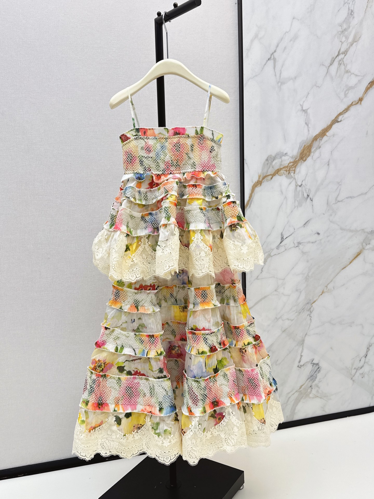 NO:866516,Exclusive first release of Zimmen-M 26Ss - the latest resort-style heavy-top tube top suspender dress in early spring. Elegant and fresh resort-style atmosphere. Elegant pattern printing, romantic and elegant white and rich beauty must-have item. Silk and linen blended fabric. One color ready for sale smlxl,,skirts,real silk,19860909独家首发 Zimmen-M 26Ss———早春最新款度假风重磅抹胸吊带连衣裙淡雅清新的度假风气息 优雅图案印花浪漫优雅的白富美必备单品 真丝亚麻混纺面料 一色现货发售smlxl,,skirts,real silk,,Women's clothing