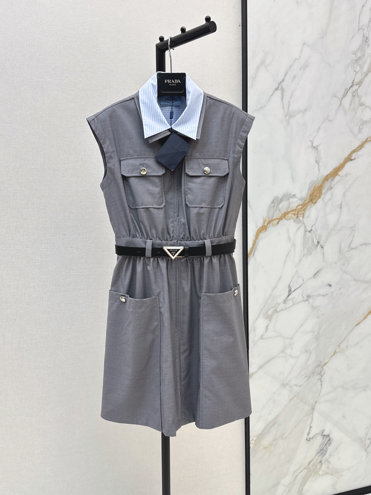 NO:868279,PD 26Ss————The latest elastic waist lapel dress in spring and summer has three-dimensional tailoring. It is all-round and exquisite. The upper body is super covered and the legs are slimmer. It is simple and easy to wear. It has a refreshing and fashionable sense of high-end. It is elegant and fashionable in daily life. It is versatile. The color is very beautiful. The fabric is high-end and textured. Two colors are available for sale sml,,skirts,19860909PD 26Ss————春夏最新款松紧收腰翻领连衣裙整件立体剪裁 全方位精致做上身超级遮肉显瘦 超拉腿部比例 简简单单 穿出清爽时髦的高级感 日常优雅又时髦巨百搭 颜色很好看 面料高级又有质感 两色现货发售sml,,skirts,,Women's clothing