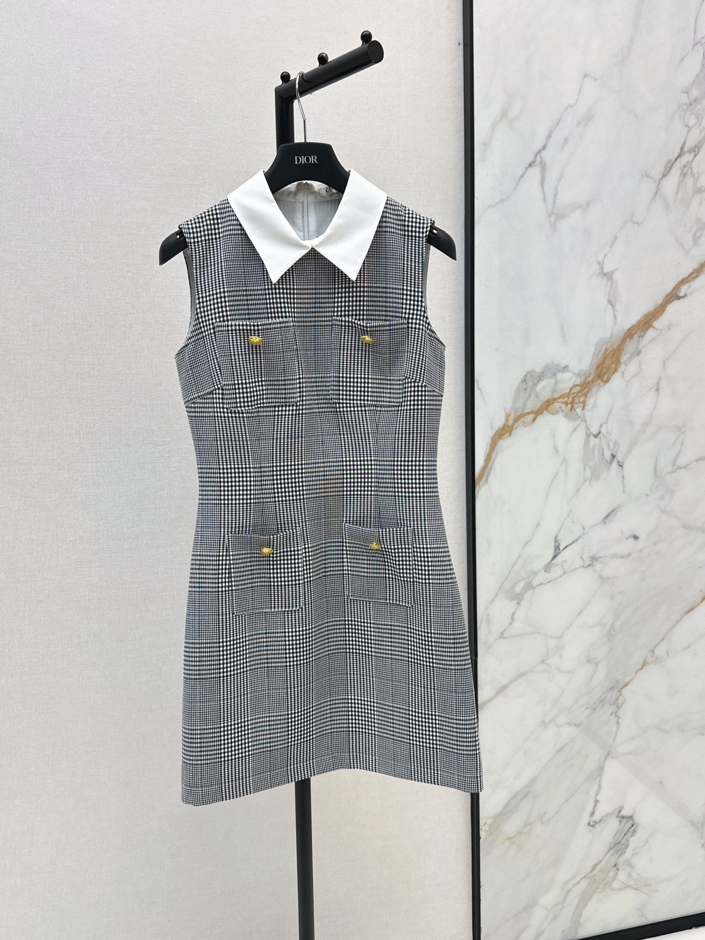 NO:868337,CD 26Ss————The latest spring and summer contrasting lapel plaid vest dress. The whole piece is three-dimensionally tailored. It is all-round and exquisite. The upper body is super covered and the body is slimming. The legs are super stretched. It is simple. It gives a refreshing and fashionable sense of high-end. It is elegant and fashionable in daily life. It is versatile. The color is very beautiful. The fabric is high-end and textured. One color ready for sale sml,,skirts,19860909CD 26Ss————春夏最新款撞色翻领格纹背心裙 整件立体剪裁 全方位精致做上身超级遮肉显瘦 超拉腿部比例 简简单单 穿出清爽时髦的高级感 日常优雅又时髦巨百搭 颜色很好看 面料高级又有质感 一色现货发售sml,,skirts,,Women's clothing
