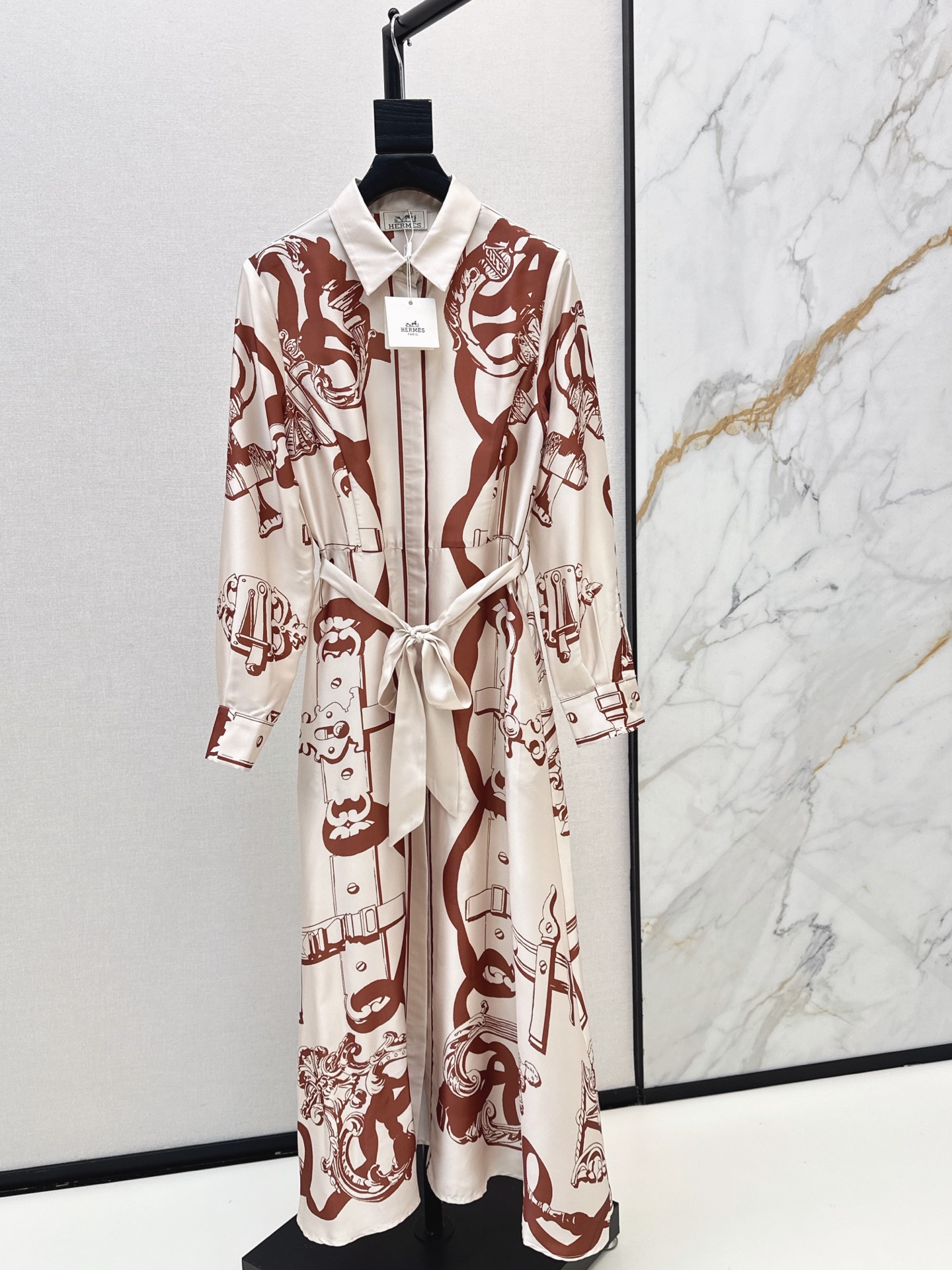 NO:868344,Her 26Ss————The latest printed silk dress in early spring, 100% silk fabric, retro and fashionable, low-key temperament and luxurious and high-end, versatile and not picky, customized technical fabrics, quality of workmanship depends on the details, a must-have for white, rich and beautiful people. One color ready for sale smlxl,,skirts,real silk,19860909Her 26Ss————早春最新款印花真丝连衣裙百分百真丝面料 复古时髦 低调气质又奢华高级 版型百搭不挑人 定制科技面料 做工品质看细节 白富美必入 一色现货发售smlxl,,skirts,real silk,,Women's clothing