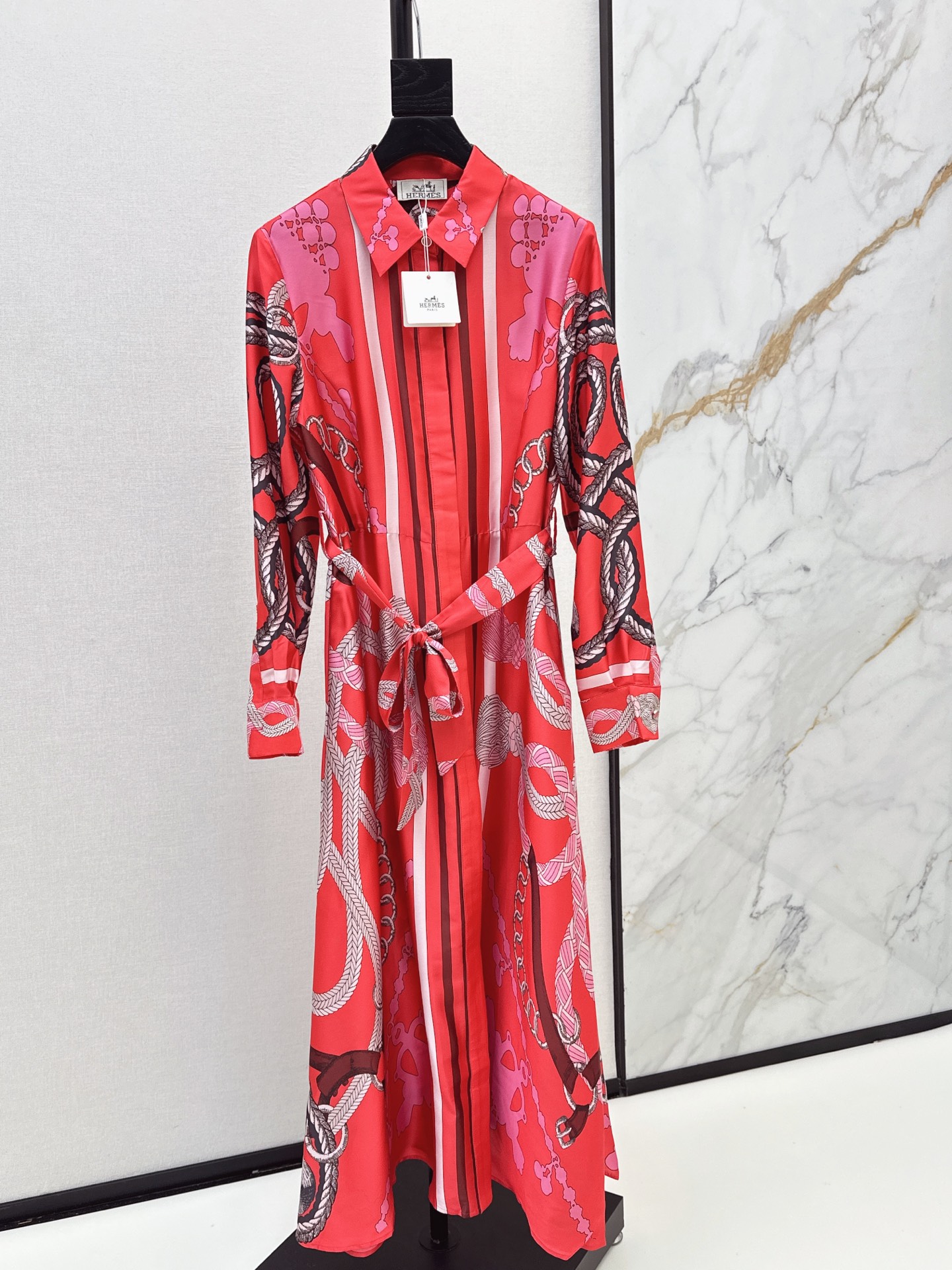 NO:868352,Her 26Ss————The latest printed silk dress in early spring, 100% silk fabric, retro and fashionable, low-key temperament and luxurious and high-end, versatile and not picky, customized technical fabrics, quality of workmanship depends on the details, a must-have for white, rich and beautiful people. One color ready for sale smlxl,,skirts,real silk,19860909Her 26Ss————早春最新款印花真丝连衣裙百分百真丝面料 复古时髦 低调气质又奢华高级 版型百搭不挑人 定制科技面料 做工品质看细节 白富美必入 一色现货发售smlxl,,skirts,real silk,,Women's clothing