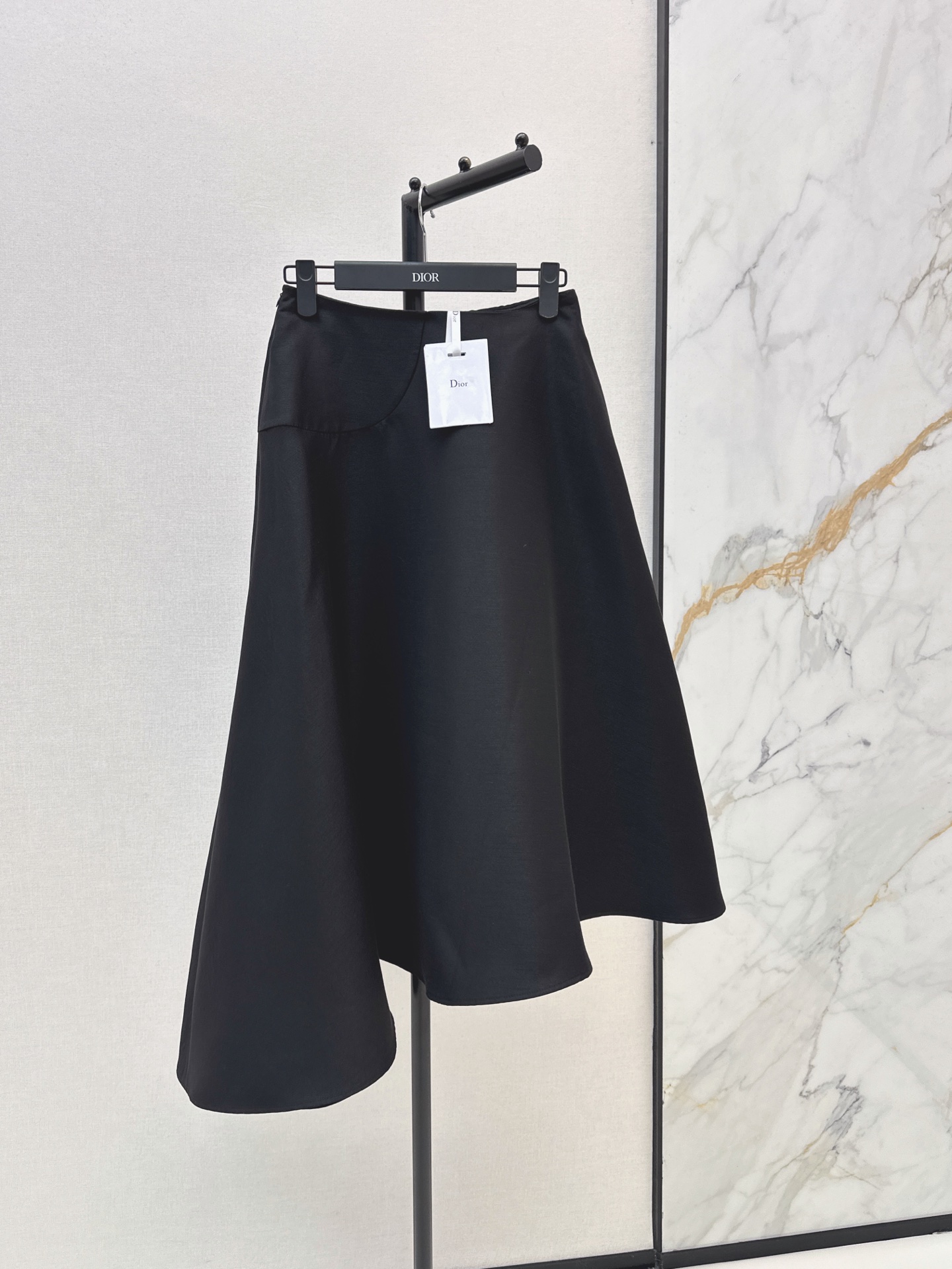 NO:869589,CD 26Ss————The latest black irregular skirt for spring and summer. Crisp and drapey fabric. High-waisted A-line tailoring. Irregular large skirt design. Covers the crotch and makes you look slim. Symmetrically invisible sides + zipper opening at the waist. Easy to put on and take off. Balances beauty and practicality. Matches casually with shirts. Knitted sweaters or suit jackets are great. Easily switch between multiple styles. One color small spot for sale smlxl,,skirts,jackets & coats,shirts,business suit,19860909CD 26Ss————春夏最新款黑色不规则半身裙 挺括垂顺的面料 高腰A字剪裁 不规则大裙摆设计 遮胯显瘦 侧部对称隐形+腰头拉链开合 穿脱方便 兼顾美观与实用性 随便配衬衫 针织衫或西装外套都很出彩 轻松切换多种风格 一色小现货发售smlxl,,skirts,jackets & coats,shirts,business suit,,Women's clothing