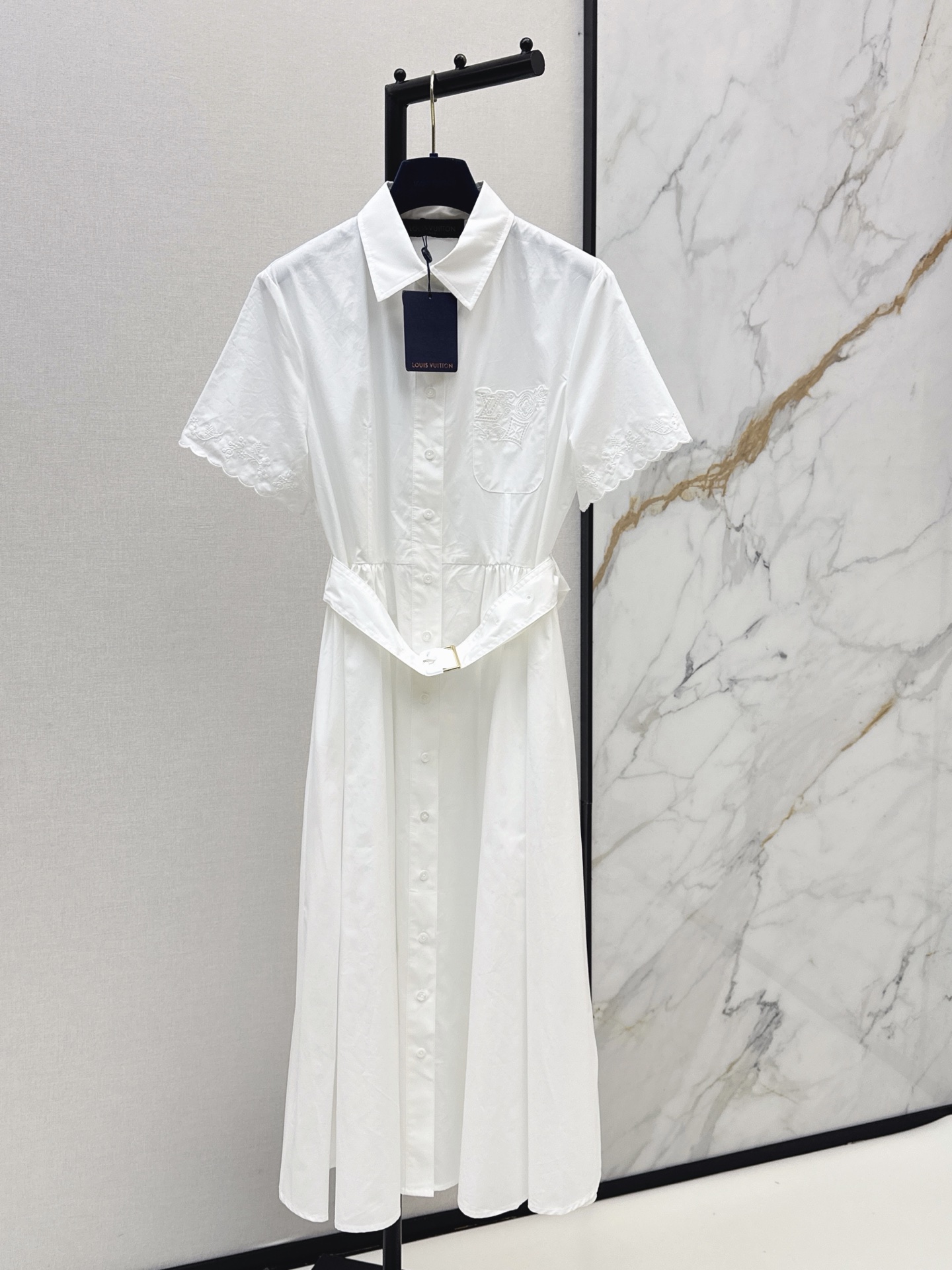 NO:869626,L Family 26Ss - the latest spring and summer long dress with exquisite embroidery decoration on the pockets and cuffs, highlighting the sense of high-end, fashionable and low-key, luxurious and high-end, versatile and not picky, poplin cotton fabric with good texture, available in one color, sml,, louis vuitton, skirts,19860909L家 26Ss———春夏最新款长款连衣裙口袋及袖口精致刺绣装饰 凸显高级感 时髦低调 气质又奢华高级 版型百搭不挑人 府绸棉面料质感很好 一色现货发售sml,,louis vuitton,skirts,,Women's clothing