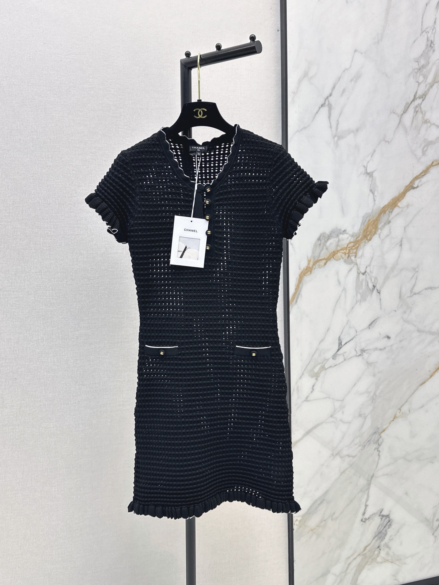 NO:871669,C Home 26Ss————The latest three-dimensional hollow knitted dress for spring and summer. A retro style skirt with a high-end elegance. It can meet various daily needs. The style is really timeless and timeless. Two colors are available for sale now: sml, chanel, skirts,19860909C家 26Ss————春夏最新款立体镂空针织连衣裙 一股复古的小香风气质裙子 自带高级的优雅气质 满足日常各种需求的穿搭 小香风真的特别耐看不过时 两色现货发售sml,,chanel,skirts,,Women's clothing