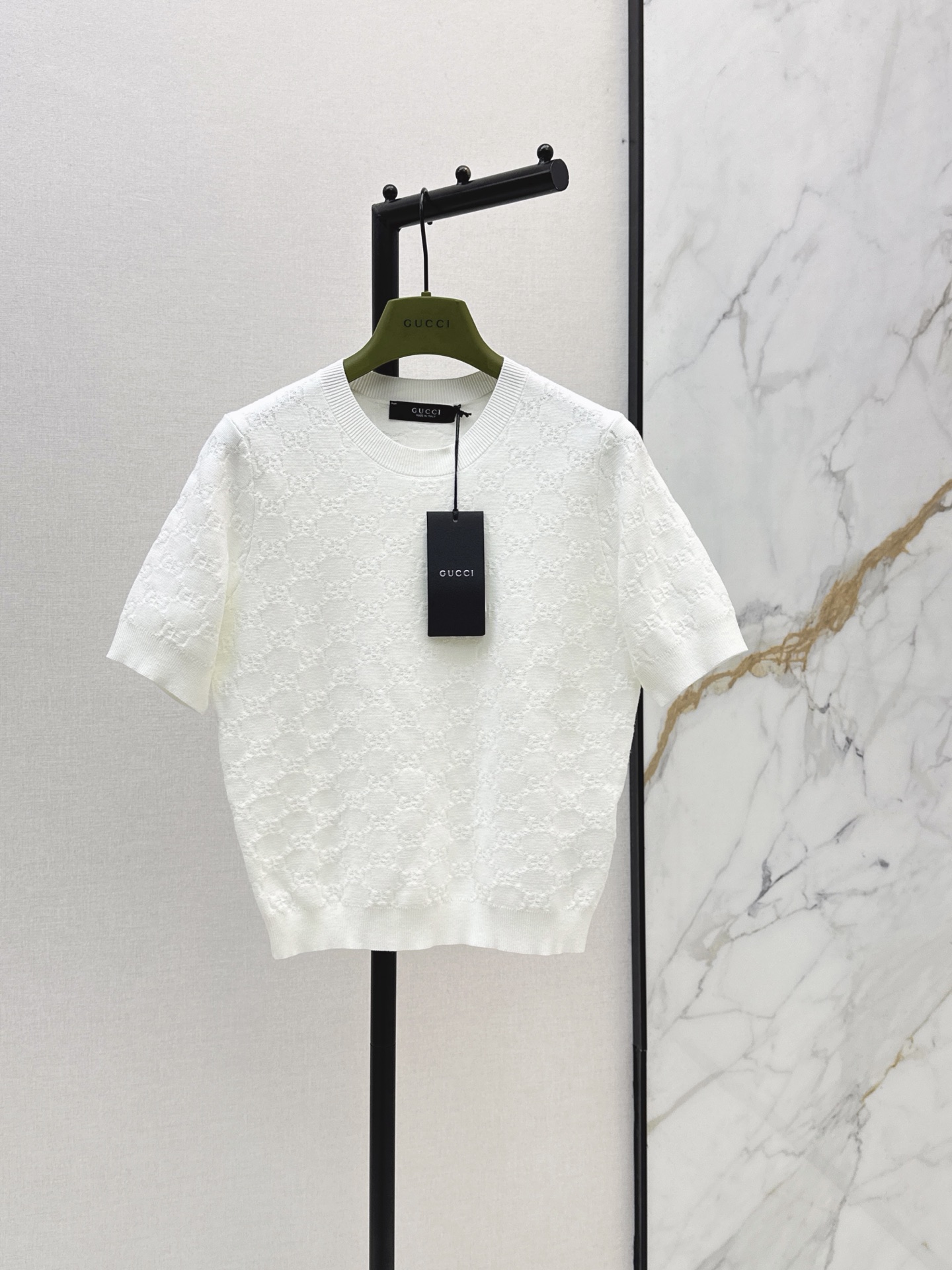 NO:871677,Gu 26Ss————The latest spring and summer classic GG woven round neck sweater. The wool yarn has a delicate and soft texture. It is a classic age-reducing item. The shape is not particular about the upper body and looks slimmer. The perfect item that is a must-have for those who are rich and beautiful. The texture is great. One color ready for sale sml,,19860909Gu 26Ss————春夏最新款经典gg提织圆领针织衫羊毛纱线质感细腻软糯 经典减龄单品 版型不挑人上身巨显瘦 白富美必收的完美单品 质感超赞 一色现货发售sml,,,Women's clothing