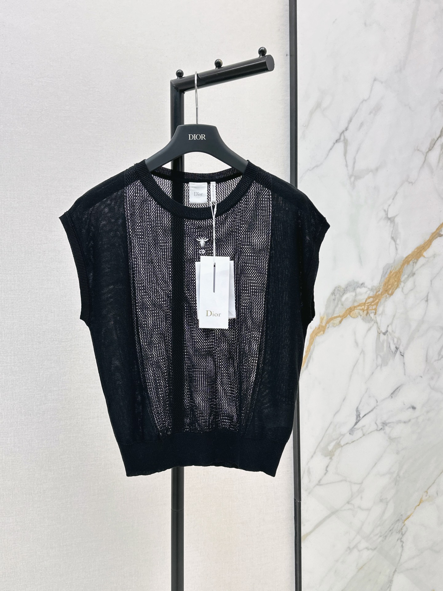 NO:871699,CD 26Ss————The latest spliced ​​hollow round neck off-shoulder sweater for spring and summer. Customized cotton yarn with delicate and soft texture. Classic age-reducing item. The shape is not picky and makes the upper body look slimmer. The perfect item that Bai Fumei must buy. Two colors available for sale sml,,19860909CD 26Ss————春夏最新款拼接镂空圆领落肩针织衫定制棉纱线质感细腻软糯 经典减龄单品 版型不挑人上身巨显瘦 白富美必收的完美单品 两色现货发售sml,,,Women's clothing