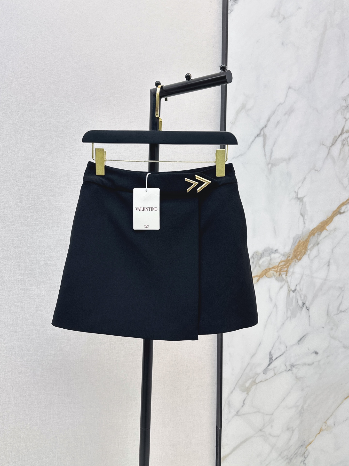 NO:872755,VLTN 26Ss————The latest spring and summer hardware-decorated versatile skirt pants are simple and elegant. Very high-end imported texture. Look carefully at the details. The color is super correct. The upper body is very cool. Clean and classy. Improves temperament. Two colors are available for sale smlxl,,skirts,19860909VLTN 26Ss————春夏最新款五金装饰百搭裙裤简洁大气 非常高级的进口质地 仔细看细节 颜色超正 上身非常飒爽 干净有品 提气质 两色现货发售smlxl,,skirts,,Women's clothing