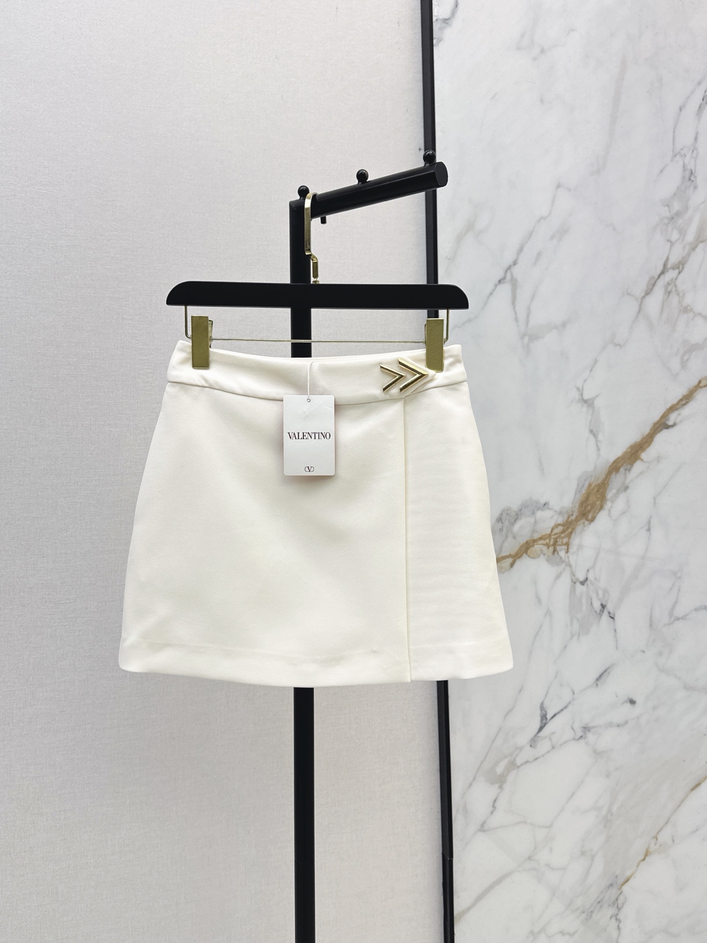 NO:872762,VLTN 26Ss————The latest spring and summer hardware-decorated versatile skirt pants are simple and elegant. Very high-end imported texture. Look carefully at the details. The color is super correct. The upper body is very cool. Clean and classy. Improves temperament. Two colors are available for sale smlxl,,skirts,19860909VLTN 26Ss————春夏最新款五金装饰百搭裙裤简洁大气 非常高级的进口质地 仔细看细节 颜色超正 上身非常飒爽 干净有品 提气质 两色现货发售smlxl,,skirts,,Women's clothing