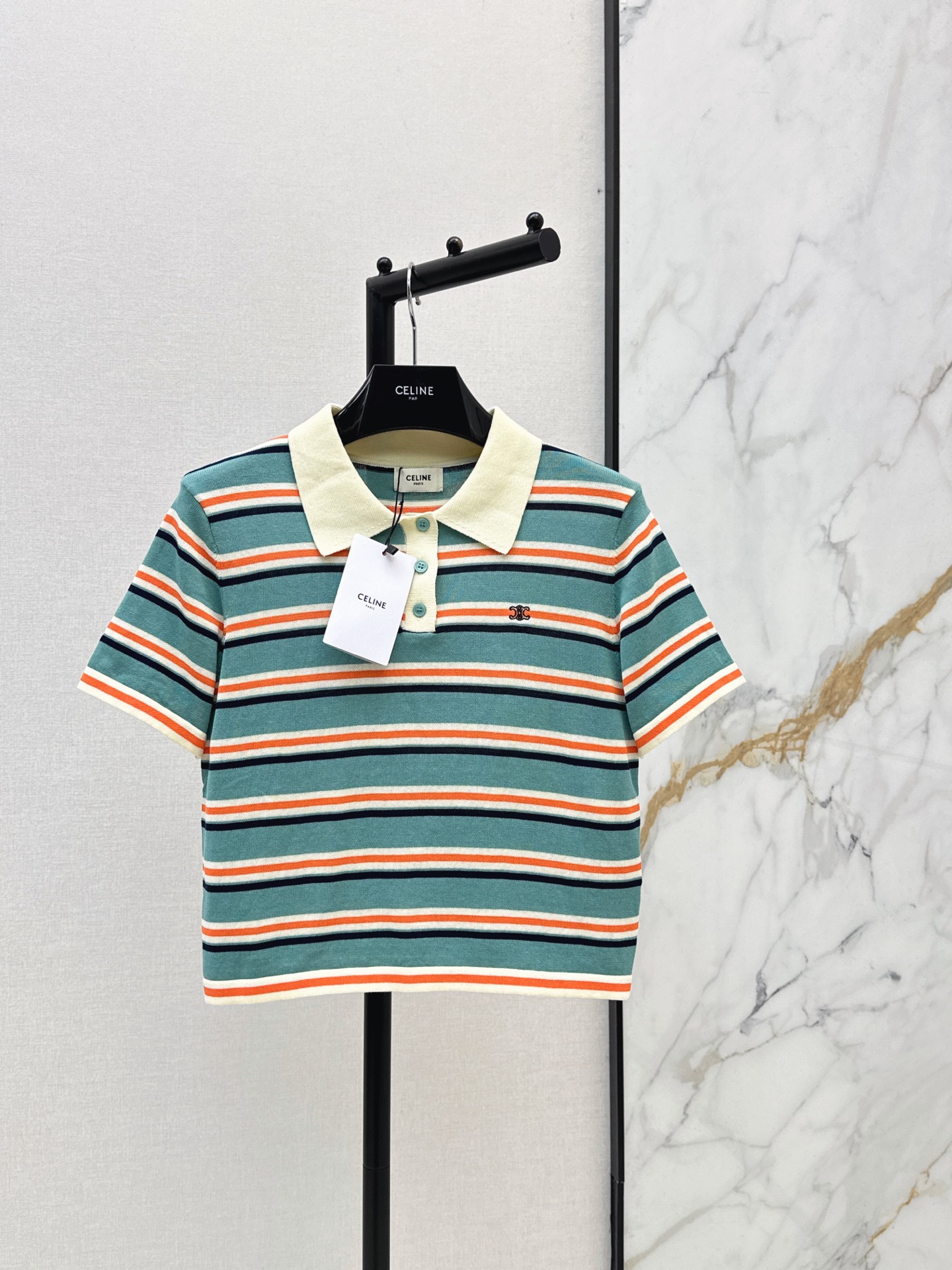 NO:874315,Ce 26Ss————The latest color-blocked striped lapel sweater for spring and summer. Highly suitable for summer. Contrast stripes + lapel design. Full of retro college style. Fashionable and age-reducing. Low-key yet recognizable. Three-dimensional cut, short-sleeved and loose fit. Very tolerant. Two colors available for sale sml,, T-shirt,19860909Ce 26Ss————春夏最新款拼色条纹翻领针织衫夏天适配度超高的撞色条纹+翻领设计 复古学院风满满 时尚又减龄 低调不失辨识度 立体剪裁短袖宽松版型 包容性很好 两色现货发售sml,,T-shirt,,Women's clothing