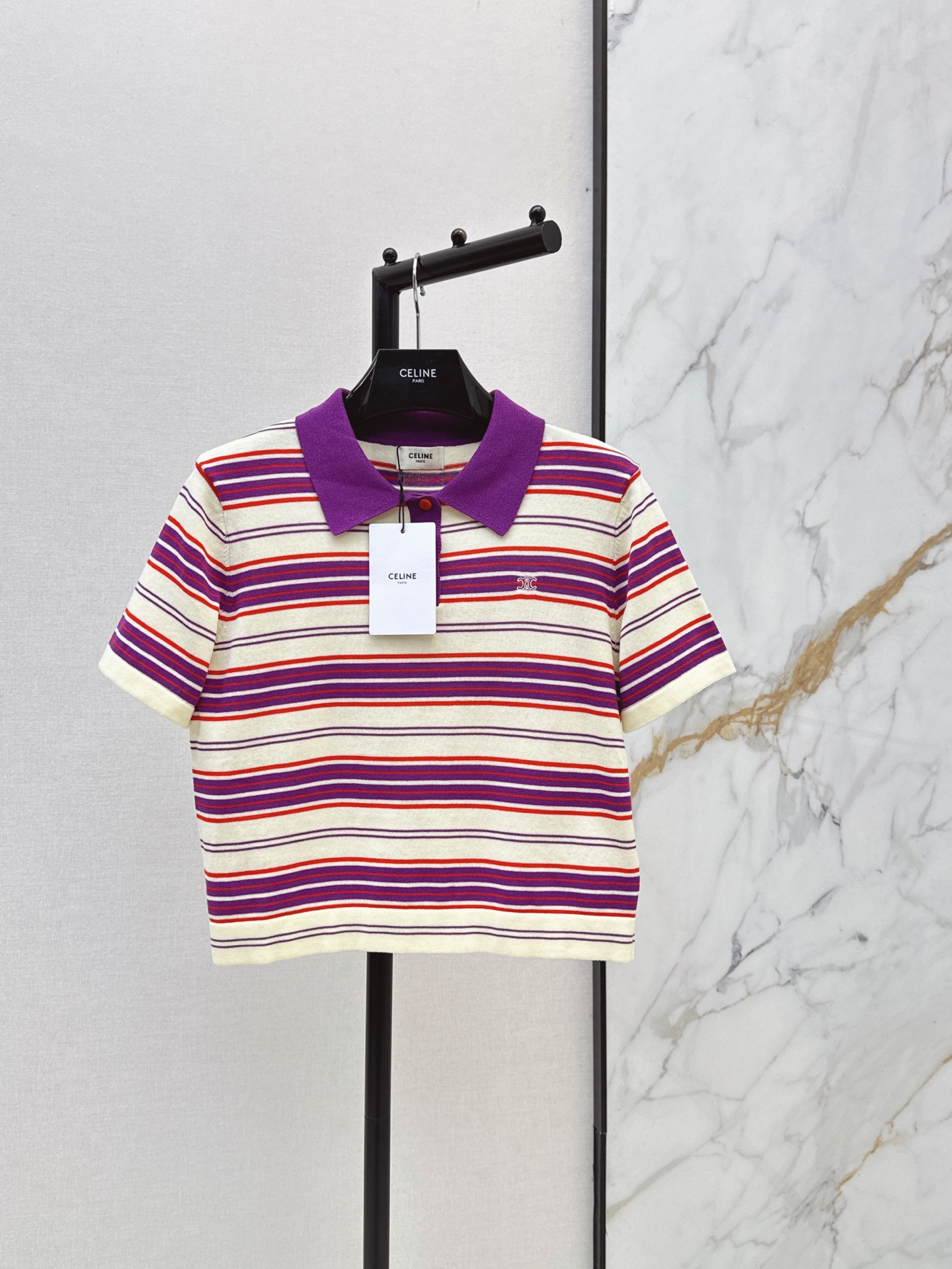 NO:874323,Ce 26Ss————The latest color-blocked striped lapel sweater for spring and summer. Highly suitable for summer. Contrast stripes + lapel design. Full of retro college style. Fashionable and age-reducing. Low-key yet recognizable. Three-dimensional cut, short-sleeved and loose fit. Very tolerant. Two colors available for sale sml,, T-shirt,19860909Ce 26Ss————春夏最新款拼色条纹翻领针织衫夏天适配度超高的撞色条纹+翻领设计 复古学院风满满 时尚又减龄 低调不失辨识度 立体剪裁短袖宽松版型 包容性很好 两色现货发售sml,,T-shirt,,Women's clothing