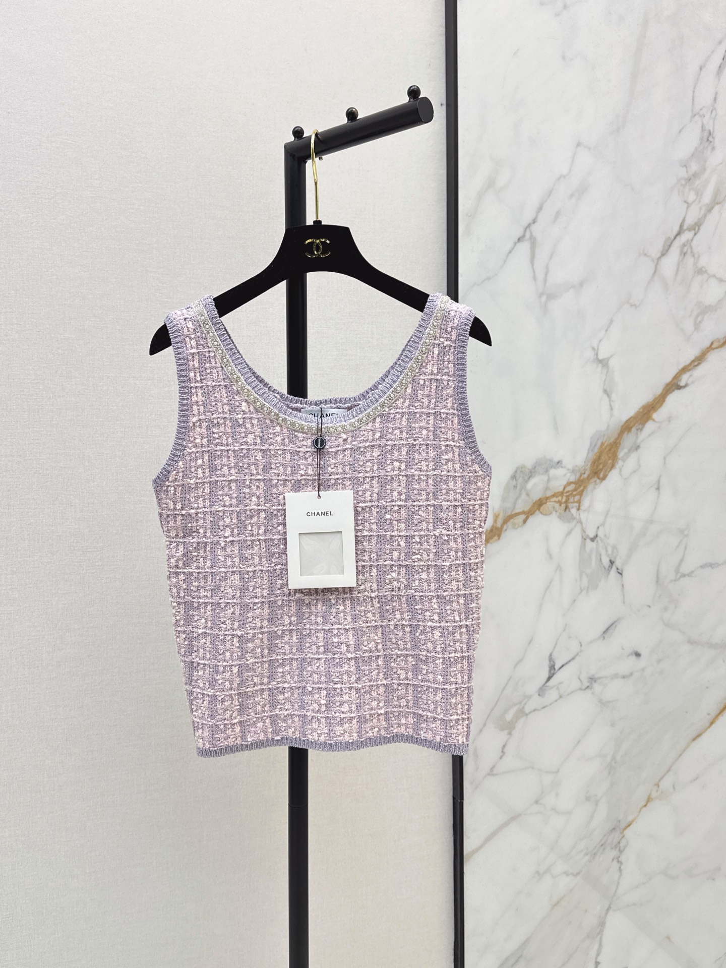 NO:874391,C Home 26Ss————The latest logo-decorated knitted vest for spring and summer is simple and classic. It is very recognizable. The knitted fabric has good elasticity and is close-fitting and comfortable. It is OK to wear alone or layered in spring and summer. Two colors are available in stock sml,,chanel,19860909C家 26Ss————春夏最新款logo装饰针织背心简约又经典 超有辨识度 针织面料弹性好 贴身舒适 春夏单穿或内搭都很OK 两色现货发售sml,,chanel,,Women's clothing