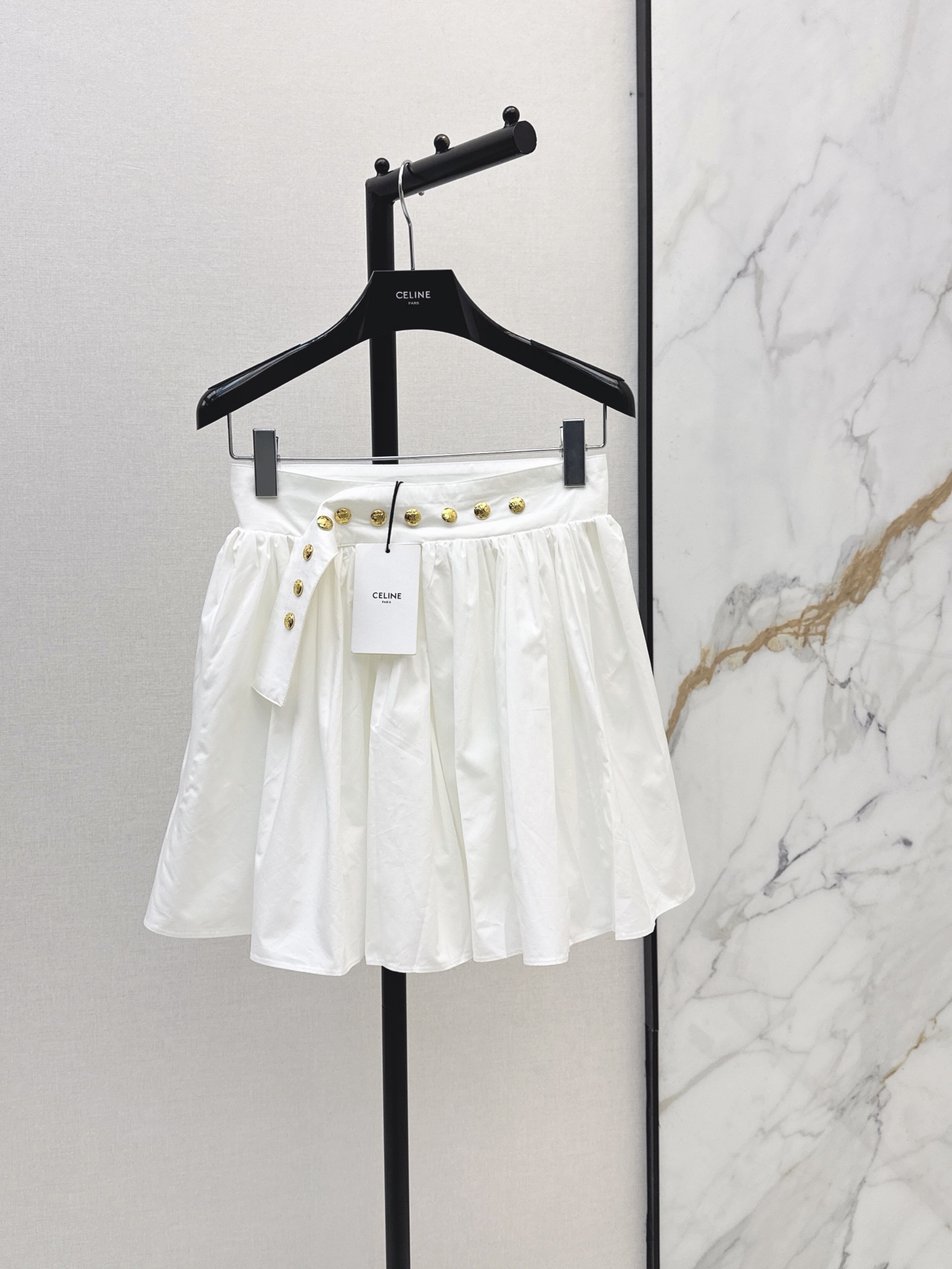 NO:875708,Ce 26Ss————The latest gold buckle design skirt for spring and summer. Elegant and elegant design. It is OK for daily OL. Wear it to interpret the classic British fashion. A timeless item. One color ready for sale sml,,skirts,19860909Ce 26Ss———春夏最新款金扣设计半裙优雅气质设计 日常OL都OK 穿搭演绎经典英伦时尚 一款永不过时的单品 一色现货发售sml,,skirts,,Women's clothing
