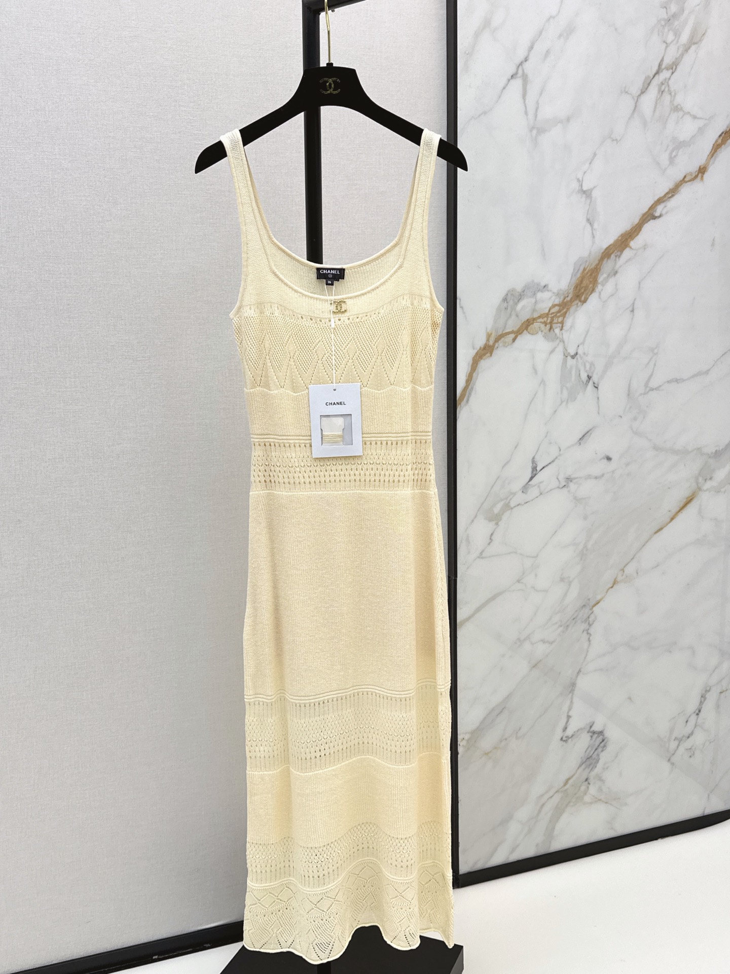 NO:876846,C Home 26Ss————The latest hollow crochet cardigan + dress for spring and summer. Exquisite lace details and soft lines. Fashionable but not sweet style. No sense of restraint. Not picky to wear. One color separate. Available in stock. SML cardigan 89240. Dress l,,chanel,skirts,19860909C家 26Ss————春夏最新款镂空钩花开衫+连衣裙 精致的花边细节和柔美的线条 时髦又不是甜美的风格 没有束缚感 不挑人穿 一色分开发 现货发售sml开衫89240 连衣裙l,,chanel,skirts,,Women's clothing
