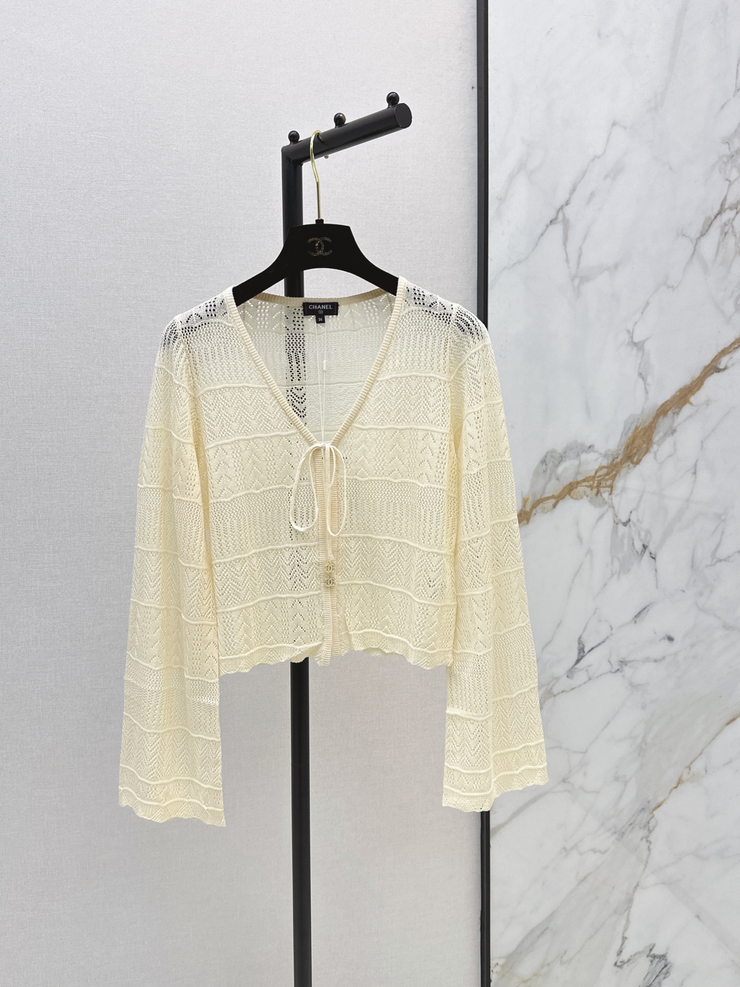 NO:876853,C Home 26Ss————The latest hollow crochet cardigan + dress for spring and summer. Exquisite lace details and soft lines. Fashionable but not sweet style. No sense of restraint. Not picky to wear. One color separated. Available in stock. SML cardigan 89240. Dress,,chanel,skirts,19860909C家 26Ss————春夏最新款镂空钩花开衫+连衣裙 精致的花边细节和柔美的线条 时髦又不是甜美的风格 没有束缚感 不挑人穿 一色分开发 现货发售sml开衫89240 连衣裙,,chanel,skirts,,Women's clothing