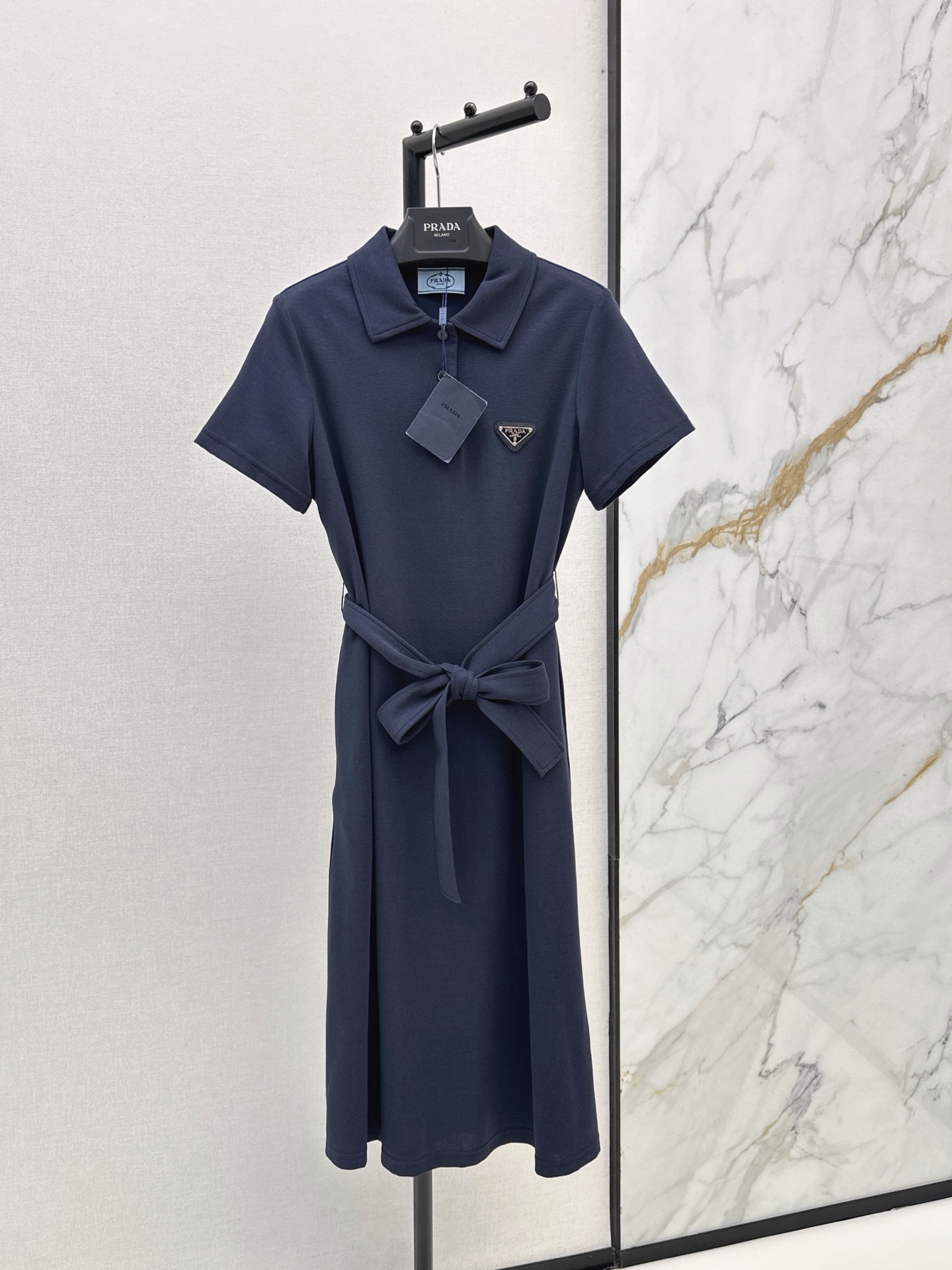 NO:876785,PD 26Ss————The latest spring and summer belt-embellished long dress. The style is super western. The upper body is casually high-end. Effortlessly fashionable. The overall design is simple and elegant. The silhouette is comfortable to wear. It is intellectual and atmospheric. It creates a cool and high-end feel. Two colors are available for sale now. sml,,skirts,19860909PD 26Ss————春夏最新款腰带装饰长款连衣裙 版型超洋气 上身就一整个不经意的高级 毫不费力的时髦 整体简约大方 廓形穿着舒适 知性大气 打造飒爽高级感 两色现货发售sml,,skirts,,Women's clothing