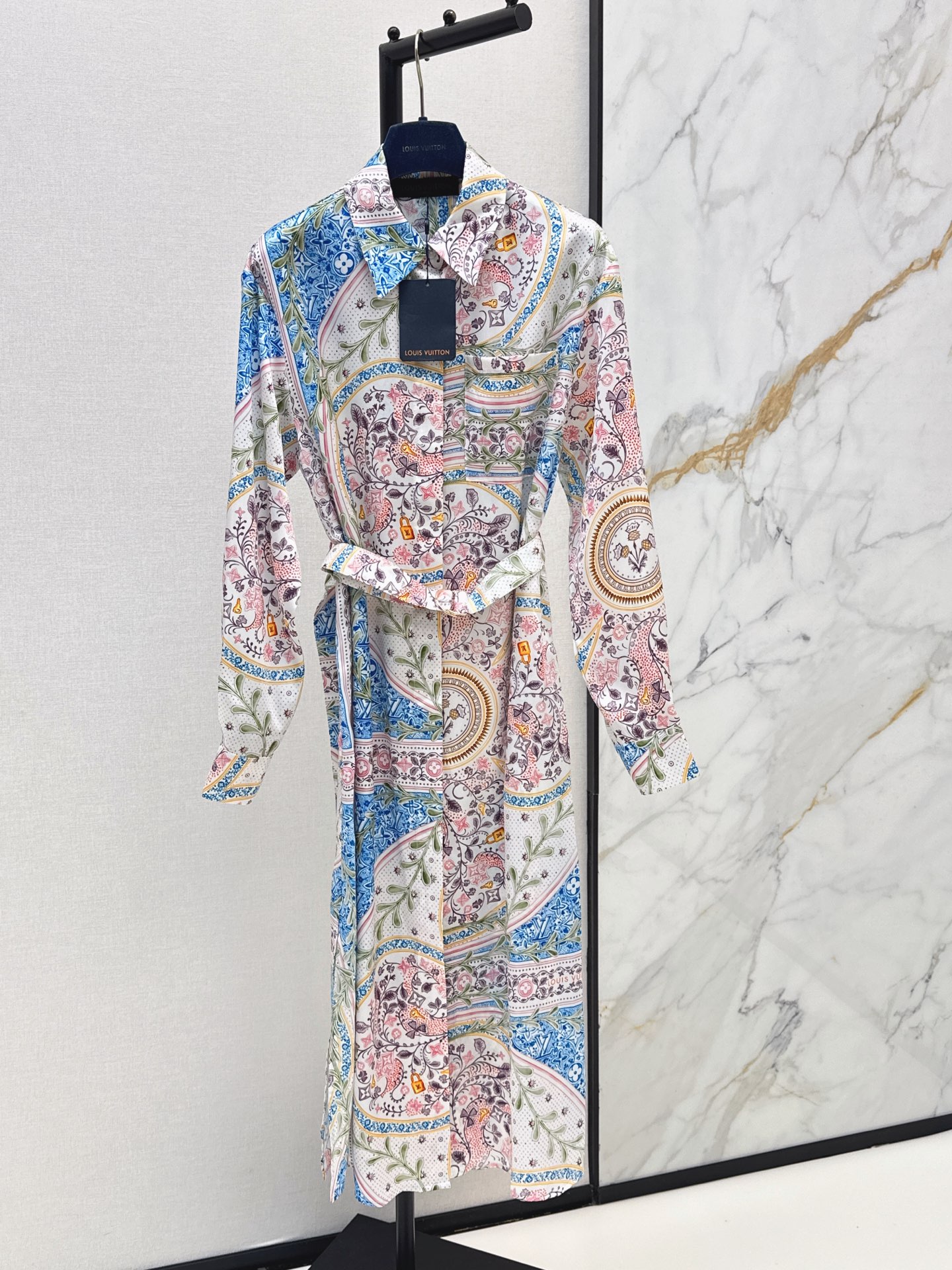 NO:876786,L's 26Ss——Chi's latest spring and summer printed long dress. Fashionable, low-key and luxurious. The style is versatile and not picky. The quality of workmanship depends on the details. White, rich and beautiful must-have. One color ready for sale smlxl,, louis vuitton, skirts,19860909L家 26Ss————尺春夏最新款印花长款连衣裙 时髦低调气质又奢华高级 版型百搭不挑人 做工品质看细节 白富美必入 一色现货发售smlxl,,louis vuitton,skirts,,Women's clothing