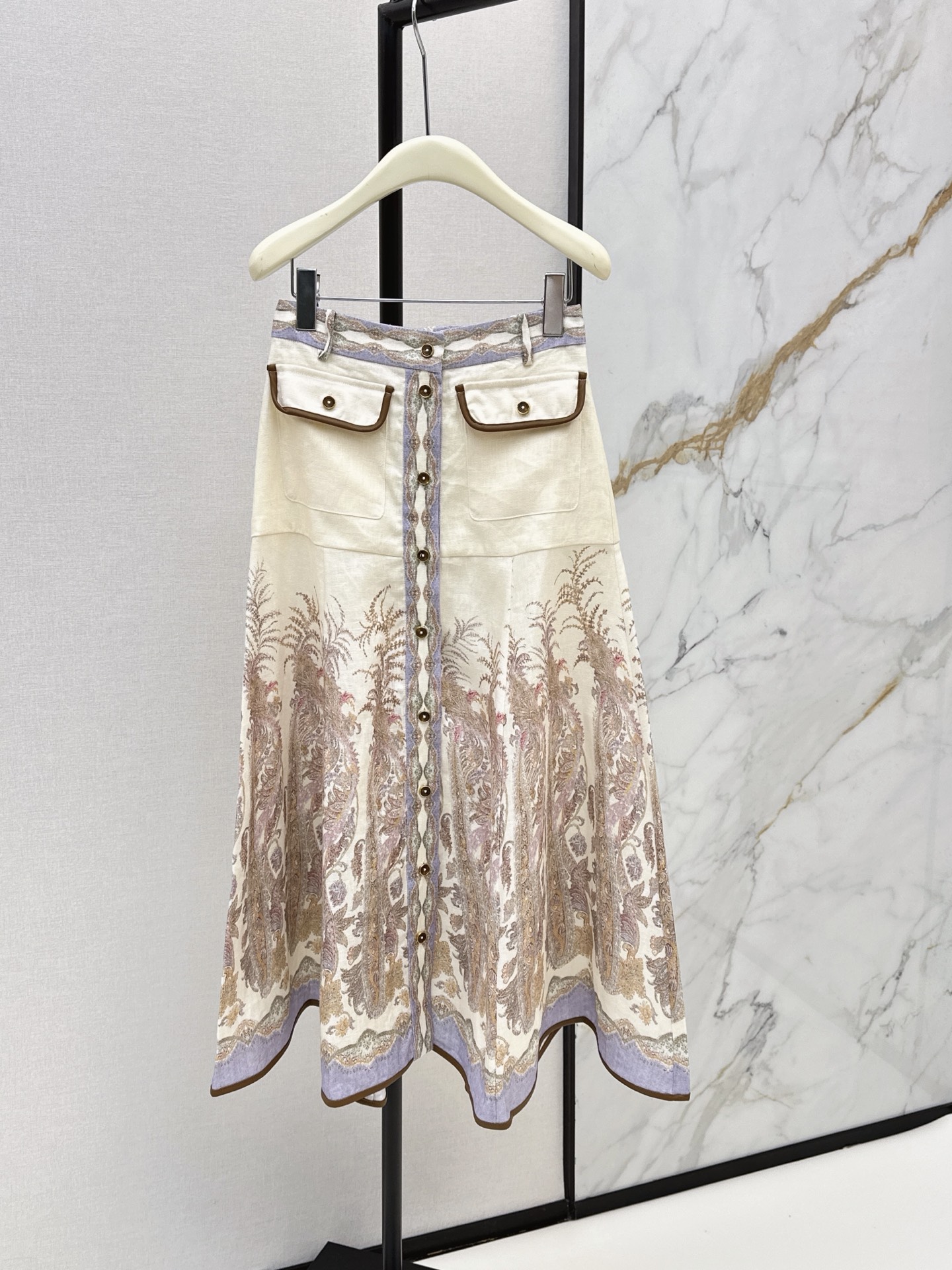 NO:876767,Zim 26Ss - the latest early spring vacation series romantic suit printed shirt + skirt, palace style, age-reducing girl style, beautiful upper body, fairy-like and elegant white and rich beauty must-have items, one color ready for sale smlxl,,skirts,shirts,19860909Zim 26Ss———早春最新款度假系列浪漫套装印花衬衫+半裙 宫廷风减龄少女风 上身美的不要不要的 仙气优雅的白富美必备单品 一色现货发售smlxl,,skirts,shirts,,Women's clothing