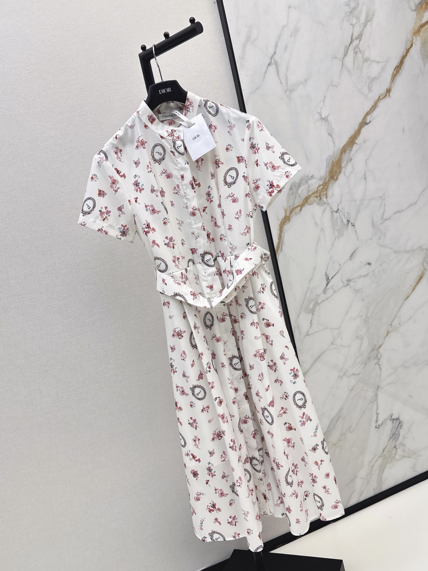 NO:877620,CD 26Ss - the latest floral print long dress for spring and summer. Fashionable, low-key, luxurious and high-end. The style is versatile and not picky. The custom-made fabric is very breathable. One color ready for sale sml,,skirts,19860909CD 26Ss———春夏最新款花卉图案印花长款连衣裙 时髦低调气质又奢华高级 版型百搭不挑人 定制面料透气性很好 一色现货发售sml,,skirts,,Women's clothing