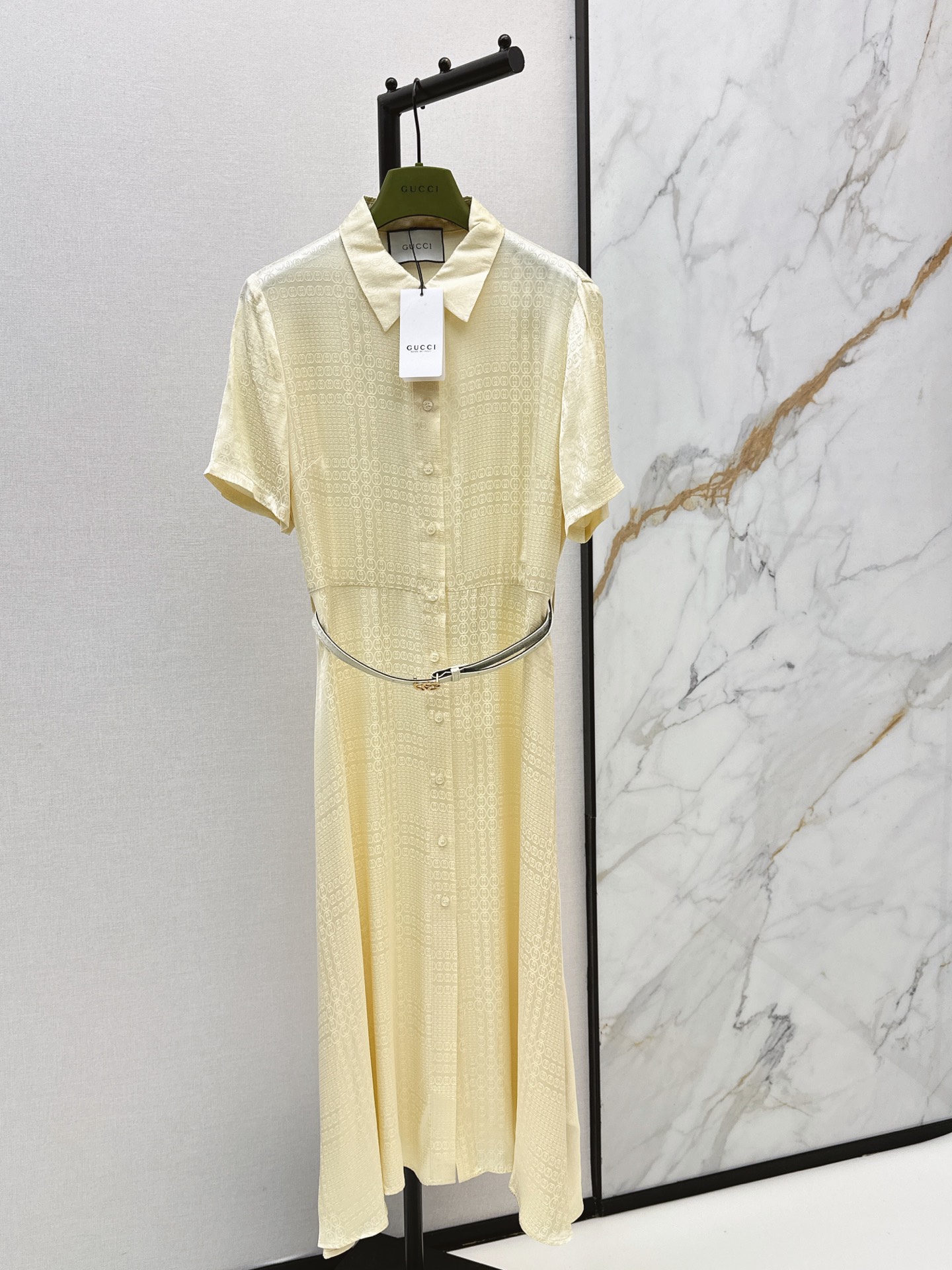 NO:877650,Gu 26Ss————The latest spring and summer jacquard long dress. The silky fabric has a good drape. Retro and fashionable. It has a low-key temperament and is luxurious and high-end. The version is versatile and not picky. Customized jacquard fabric. Two colors are available in stock. sml,,skirts,19860909Gu 26Ss————春夏最新款提花长款连衣裙 丝滑面料垂坠感很好 复古时髦 低调气质又奢华高级 版型百搭不挑人 定制提花面料 两色现货发售sml,,skirts,,Women's clothing