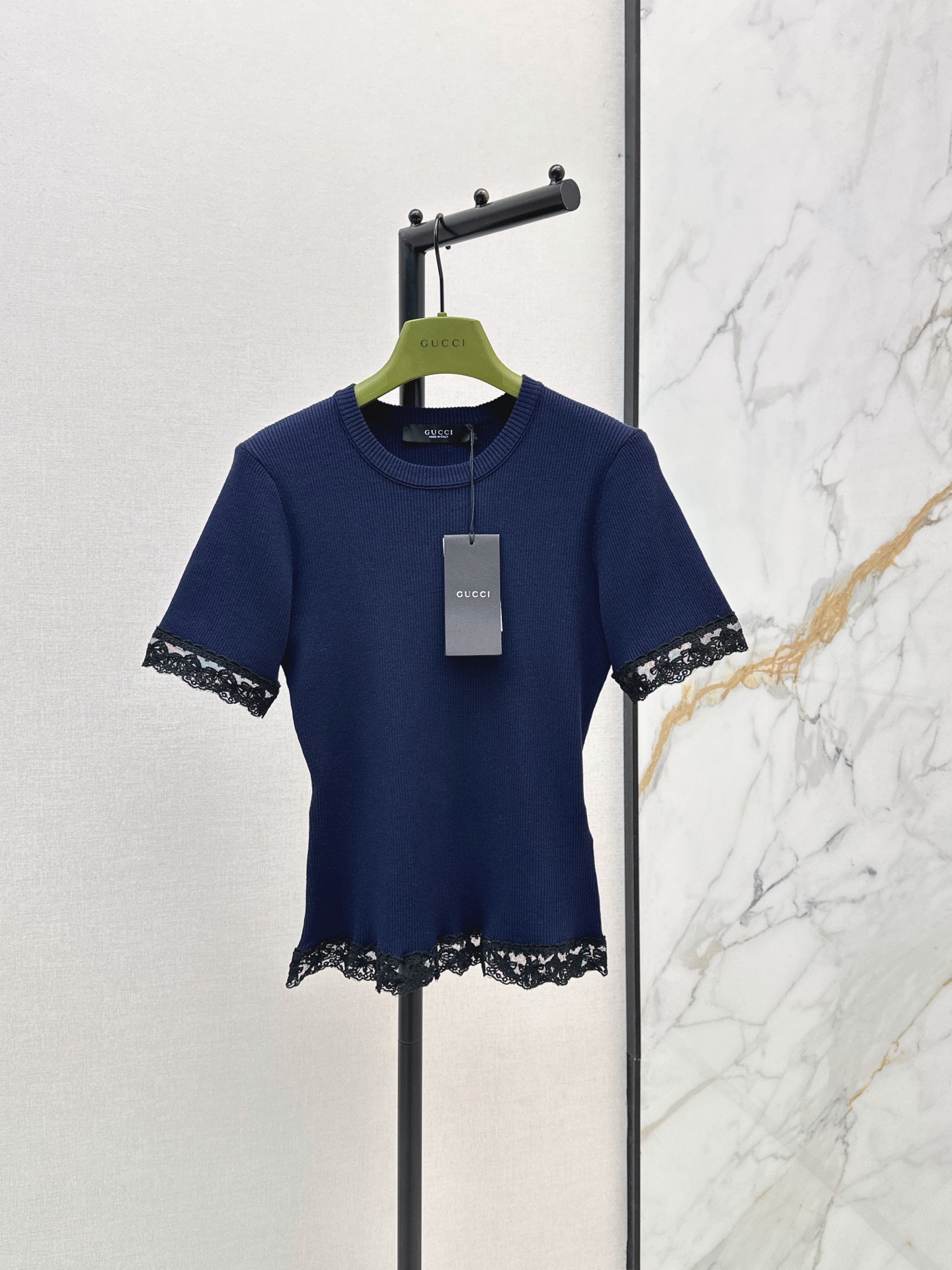 NO:877695,Gu 26Ss————The latest spring and summer lace splicing short-sleeved sweater. The fabric is soft and breathable. It is super comfortable to wear in summer. The lace design on the cuffs and hem is full of details. It is gentle and sweet. The round neck is simple and versatile. It can be easily used for commuting and casual dating. The slim fit shows your figure. Pair with high-waisted jeans or skirts. Two colors are available for sale now: sml, skirts, jeans, T-shirt,19860909Gu 26Ss————春夏最新款蕾丝拼接短袖针织衫面料柔软透气 夏天穿超舒服 袖口和下摆的蕾丝花边设计 细节满满 温柔又甜美 圆领简约百搭 通勤休闲约会都能轻松驾驭 修身版型显身材 搭配高腰牛仔裤或半身裙 两色现货发售sml,,skirts,jeans,T-shirt,,Women's clothing