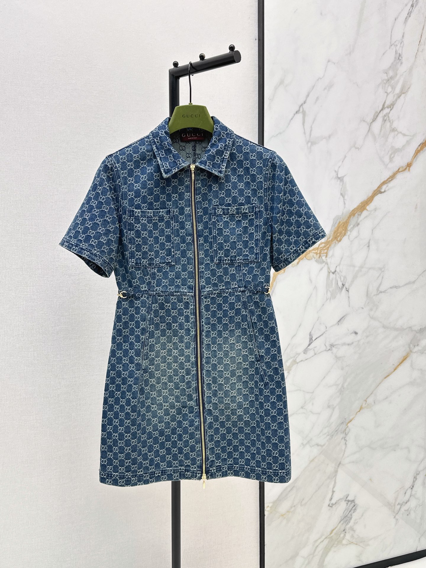 NO:878045,Gu 26Ss————The latest gg denim dress for spring and summer. Super fashionable. The upper body is cool and sassy. The texture is fine and the cotton feels natural and sinewy. It is super beautiful. The details are super well made. One color ready for sale sml,,skirts,19860909Gu 26Ss————春夏最新款gg牛仔连衣裙 超时髦 上身又酷又飒爽 纹理细腻棉感自然 有筋骨感 超级漂亮 细节做工超级好 一色现货发售sml,,skirts,,Women's clothing