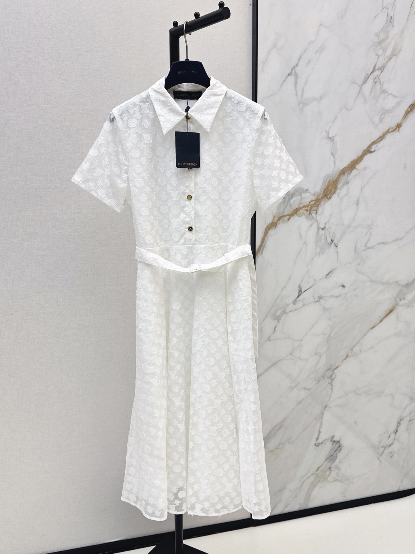 NO:878367,L Family 26Ss————The latest three-dimensional presbyopic long dress in spring and summer, custom-made imported density Monograw jacquard sheared raw edge fabric. Special material with texture. Every small detail is paid great attention to. Just the right sense of high-end. Three-dimensional tailoring makes the upper body of the garment more refined and stylish. One color ready for sale sml, louis vuitton, skirts,19860909L家 26Ss————春夏最新款立体老花长款连衣裙定制进口密度Monograw提花剪毛边面料 特殊材质有肌理感 每个小细节都非常注重 恰到好处的高级感 立体剪裁 让成衣上身更为精致洋气 一色现货发售sml,,louis vuitton,skirts,,Women's clothing