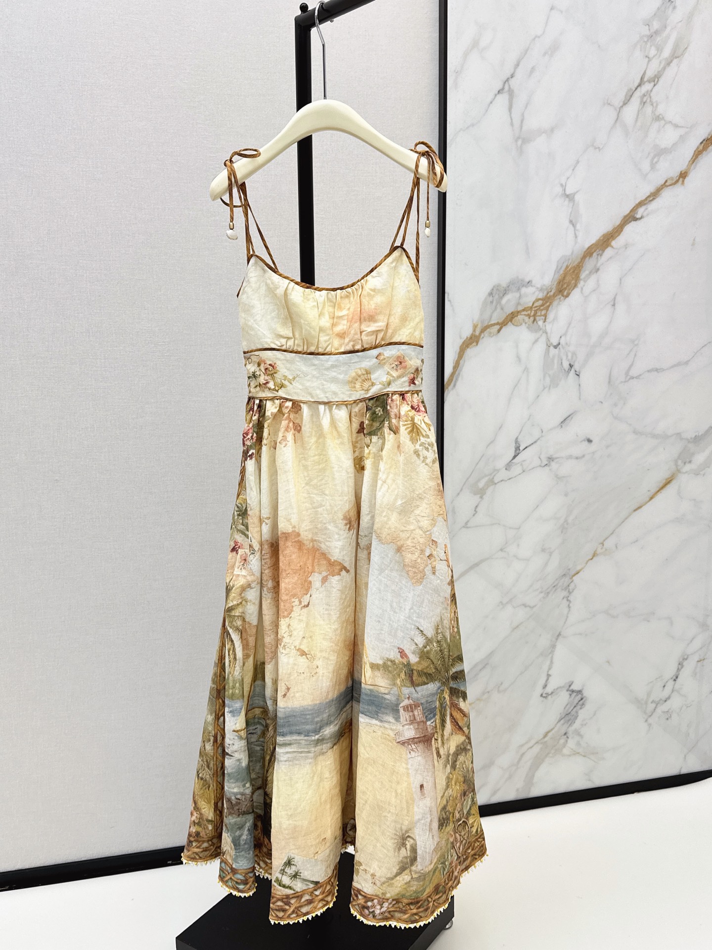 NO:878385,Exclusive first release of Zimmen-M 26Ss - the latest resort-style heavy-strap long dress in early spring. Elegant and fresh resort-style atmosphere. Elegant pattern printing. Romantic and elegant white and rich beauty must-have item. Silk and linen blended fabric. One color ready for sale smlxl,,skirts,real silk,19860909独家首发 Zimmen-M 26Ss———早春最新款度假风重磅吊带长款连衣裙淡雅清新的度假风气息 优雅图案印花浪漫优雅的白富美必备单品 真丝亚麻混纺面料 一色现货发售smlxl,,skirts,real silk,,Women's clothing