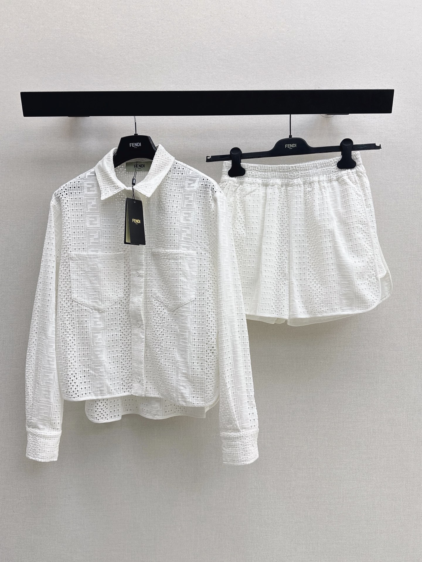 NO:878648,FD 26Ss————The latest imported pure cotton water-soluble flower shirt white suit for spring and summer. White temperament shirt + elastic waist shorts. The embroidered hollow cotton fabric is very wide and has a texture that can easily interpret the lazy and casual high-end items. A set of upper body is elegant and sassy. It is highly recommended to keep it as a versatile item. A set is available. One color ready for sale sml,, shorts, shirts,19860909FD 26Ss————春夏最新款进口纯棉水溶花衬衫白色套装白色气质衬衫+松紧腰短裤 刺绣缕空纯棉面料挺阔质感轻松演绎慵懒随性的高级单品 一套上身又A又飒 强烈推荐自留百搭单品 一套出 一色现货发售sml,,shorts,shirts,,Women's clothing