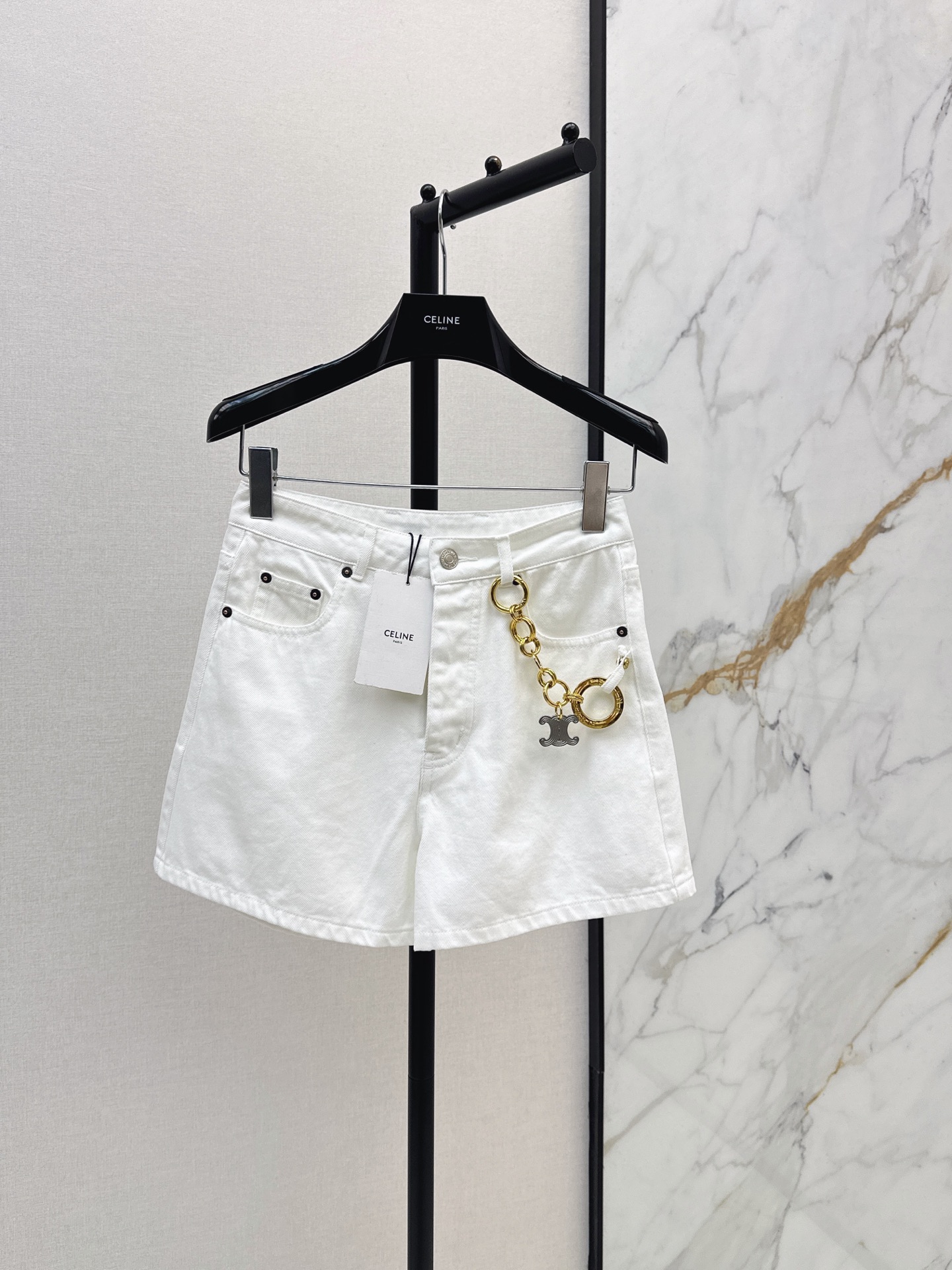 NO:878643,Ce 26Ss————Latest spring and summer metal pendant design denim shorts Arc de Triomphe metal pendant design small thoughts Custom-washed imported fabrics have great texture Simple and rough, versatile high-street fashionable street artifacts The version infinitely lengthens the legs Imported washed denim fabrics make the upper body slimming One color ready for sale smlxl,,shorts,19860909Ce 26Ss————春夏最新款金属挂件设计牛仔短裤凯旋门金属吊坠设计小心思 定制洗水进口面料质感超赞 简单粗暴百搭高街时髦炸街神器 版型无限拉大长腿 进口洗水牛仔面料上身巨显瘦 一色现货发售smlxl,,shorts,,Women's clothing