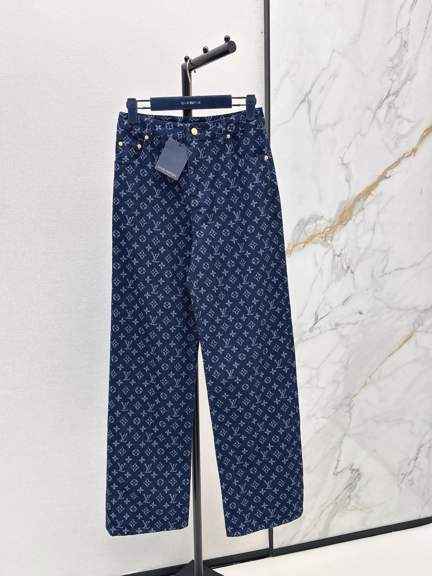 NO:878944,Ljia 26Ss————The latest spring and summer presbyopia denim trousers are super fashionable. The upper body is cool and sassy in individual tones. The texture is delicate and the cotton feels natural. It has a sinewy feel. Super beautiful. One color ready for sale sml,, louis vuitton,19860909L家 26Ss————春夏最新款老花牛仔长裤超时髦 个性色调上身又酷又飒爽 纹理细腻 棉感自然 有筋骨感 超级漂亮 一色现货发售sml,,louis vuitton,,Women's clothing