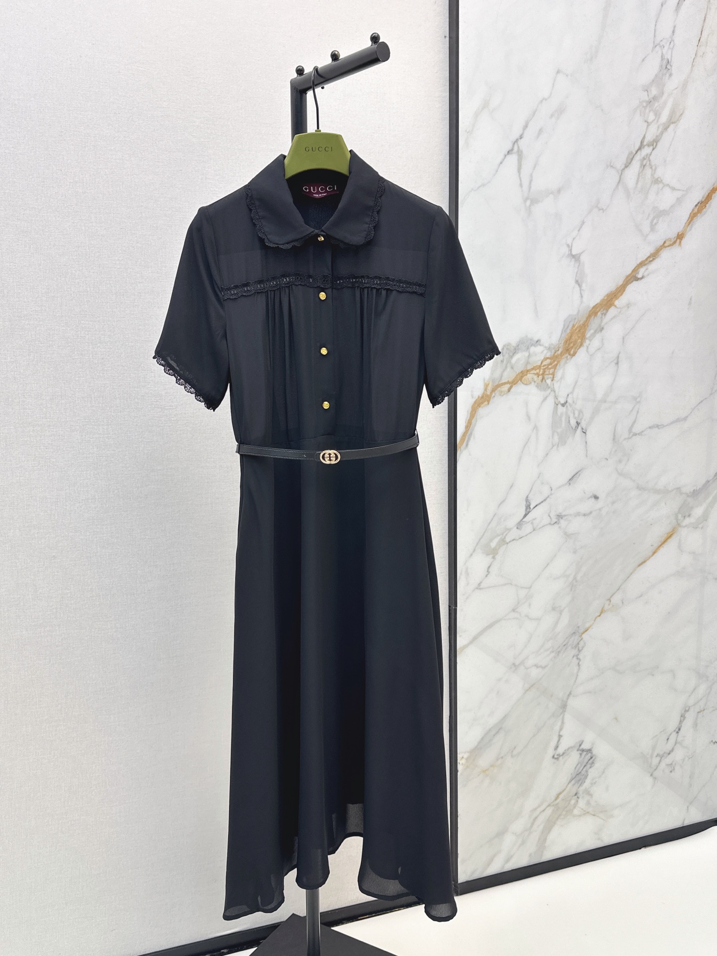 NO:884552,Gu 26Ss————The latest spring and summer long dress with lace trim. Fashionable, low-key and luxurious. The style is versatile and not picky. The blended fabric has a good drape. Two-color sml,,skirts,19860909Gu 26Ss————春夏最新款蕾丝边装饰长款连衣裙 时髦低调气质又奢华高级 版型百搭不挑人 混纺面料垂坠感很好 两色sml,,skirts,,Women's clothing