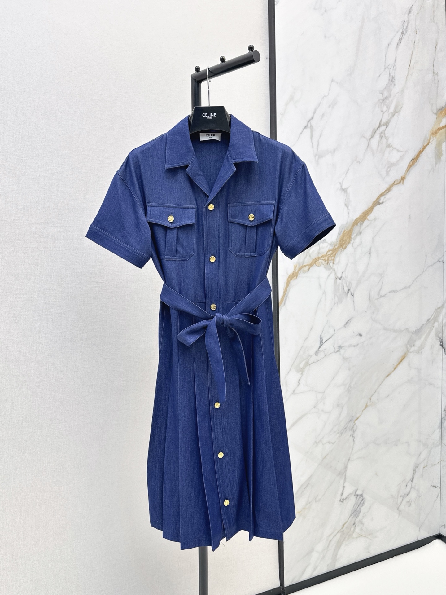 NO:884563,Ce 26Ss - the latest denim denim dress for spring and summer. Super fashionable. The upper body is cool and sassy. The texture is fine and the cotton feels natural. It has a muscular feel. Super beautiful. One color sml,,skirts,19860909Ce 26Ss———春夏最新款丹宁牛仔连衣裙 超时髦 上身又酷又飒爽 纹理细腻棉感自然 有筋骨感 超级漂亮 一色sml,,skirts,,Women's clothing