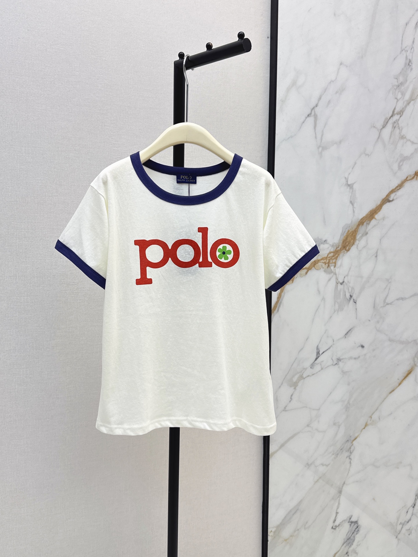 NO:884609,British college style outfit RL 26Ss————The latest spring and summer contrast color collar letter logo printed white T-shirt is a fashionable and essential item to unlock all outfits. Letter printing technology Customized pure cotton fabric Minimalist design is good on the upper body and looks great Classic items are fashionable and high-end The classic version is not picky Highly recommended for personal use One-color sml, tees, t-shirt,19860909英伦学院风穿搭 RL 26Ss————春夏最新款撞色领字母logo印花小白T恤时髦精必备单品解锁所有穿搭 字母印花工艺 定制纯棉面料 极简设计好上身巨好看 经典单品时髦又高级 经典版型不挑人 强烈推荐自留款 一色sml,,tees，t-shirt,,Women's clothing