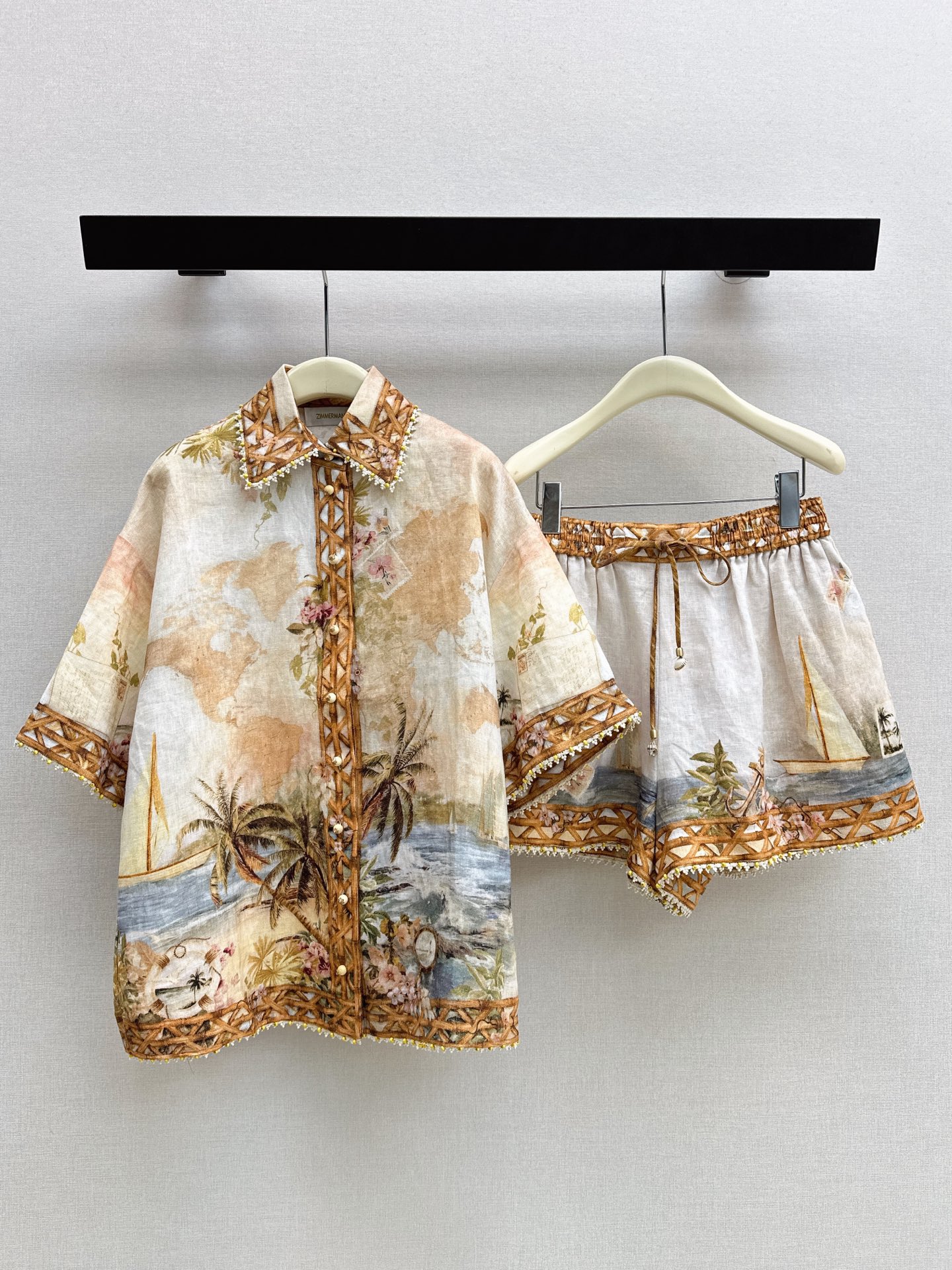 NO:884629,Tops, shorts, Zim 26Ss - the latest early spring vacation series romantic suit printed shirt + elastic waist shorts. Original custom-made heavy linen fabric. Palace style, age-reducing girl style. Beautiful upper body. Fairy and elegant white and rich beauty must-have items. One color ready for sale smlxl,, shorts, shirts,19860909上衣 短裤 Zim 26Ss———早春最新款度假系列浪漫套装印花衬衫+松紧腰短裤 原版定制重磅亚麻面料 宫廷风减龄少女风 上身美的不要不要的 仙气优雅的白富美必备单品 一色现货发售smlxl,,shorts,shirts,,Women's clothing