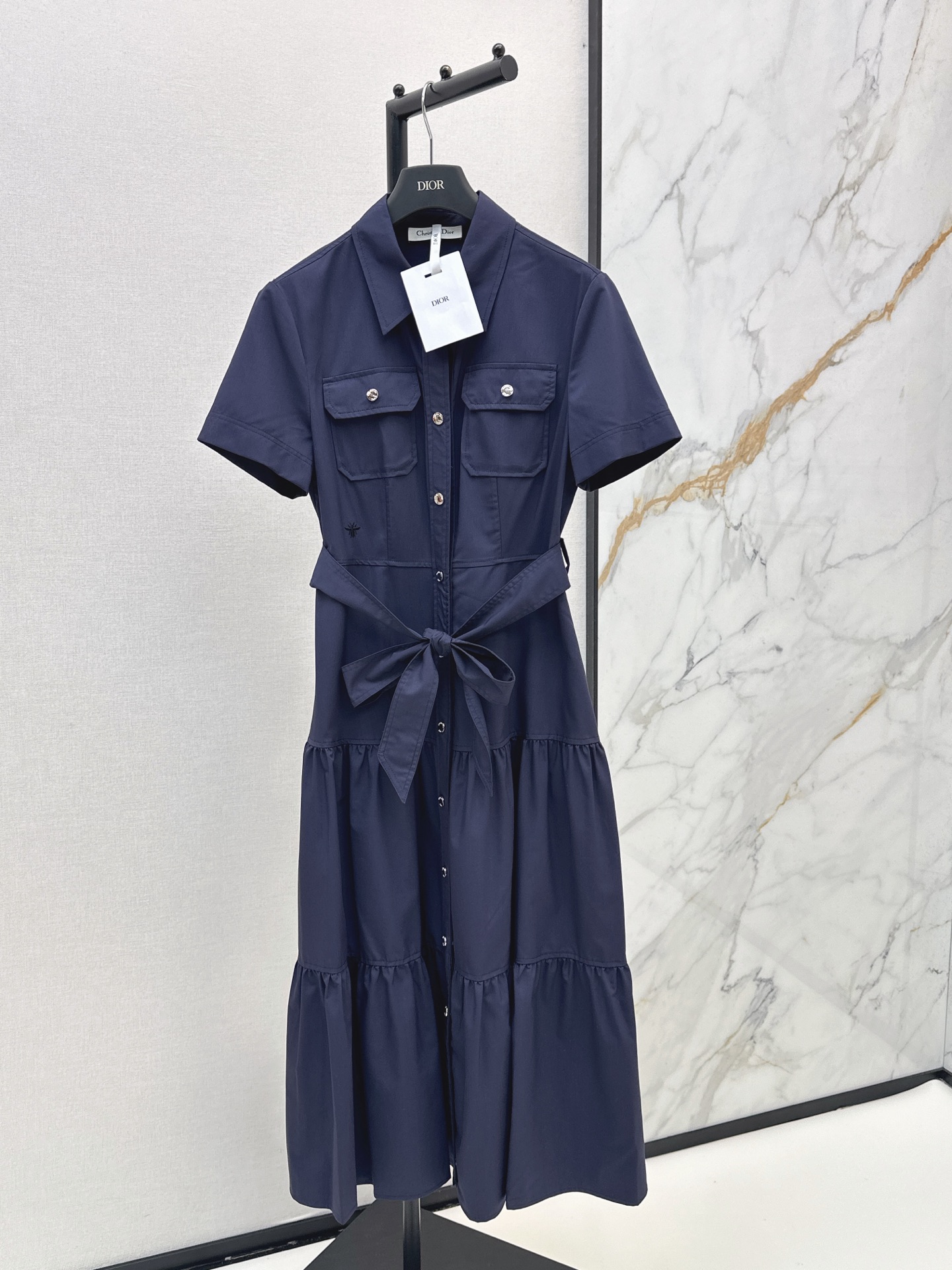 NO:885934,CD 26Ss————The latest spring and summer bee embroidered long dress is fashionable, low-key, luxurious and high-end. The version is versatile and not picky. The customized fabric has good texture. Two-color sml,,skirts,19860909CD 26Ss————春夏最新款蜜蜂刺绣长款连衣裙时髦低调气质又奢华高级 版型百搭不挑人 定制面料质感很好 两色sml,,skirts,,Women's clothing
