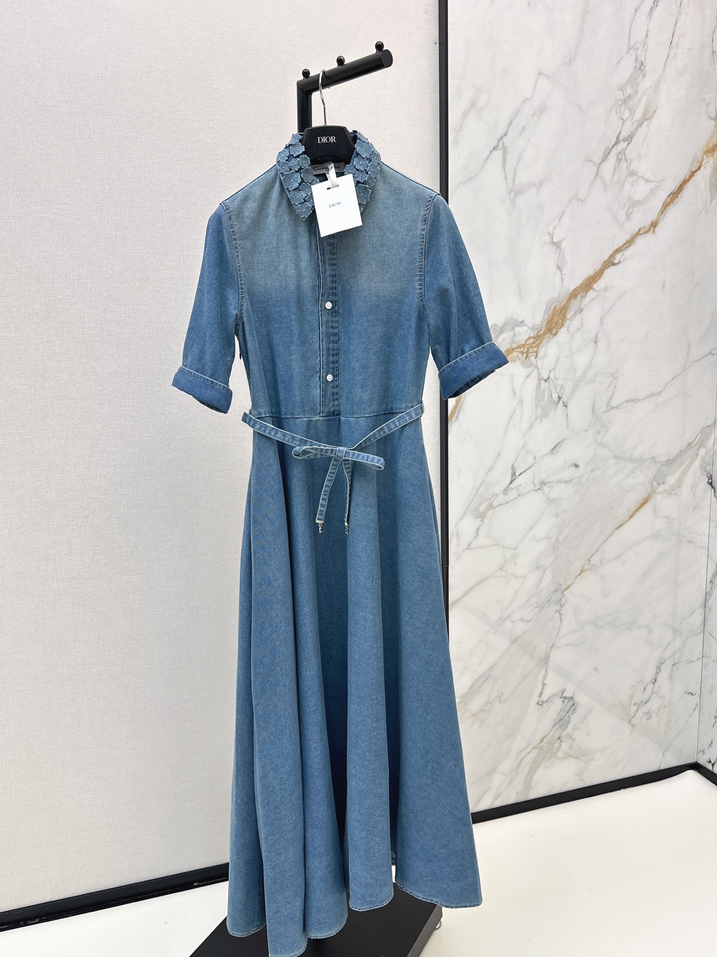 NO:887268,CD 26Ss————The latest retro distressed washed denim denim dress for spring and summer. Super fashionable and personalized color tone. The upper body is cool and sassy. The texture is fine and the cotton feels natural and muscular. One color smlxl,,skirts,19860909CD 26Ss————春夏最新款复古做旧洗水丹宁牛仔连衣裙超时髦个性色调上身又酷又飒爽 纹理细腻棉感自然 有筋骨感 一色smlxl,,skirts,,Women's clothing