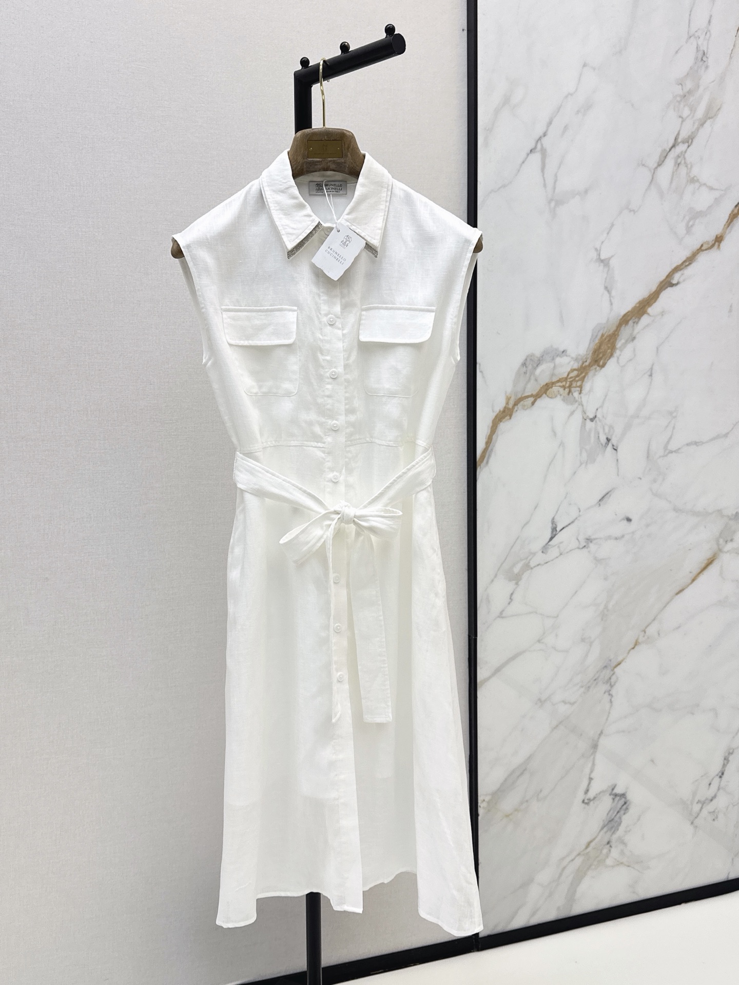 NO:887369,Suitable for commuting and daily use Bc 26Ss————The latest fashionable and luxurious minimalist style long dress in spring and summer. A super practical long skirt that can be used for your commuting or daily outings or even on vacation. It has a proper high-end temperament. It is matched with a belt to tighten the waist to make you slim. It has a perfect body proportion. It looks very tall. 100% linen fabric. High-end texture. One color ready for sale sml,,skirts,19860909通勤日常皆可 Bc 26Ss————春夏最新款时髦高奢极简风长款连衣裙 超级实穿的一条长裙 解决你通勤或者日常出街 甚至是度假都能穿 妥妥的高级感气质 搭配腰带收腰显瘦 分割完美身材比例感 很显高 百分百亚麻面料 高级质感 一色现货发售sml,,skirts,,Women's clothing