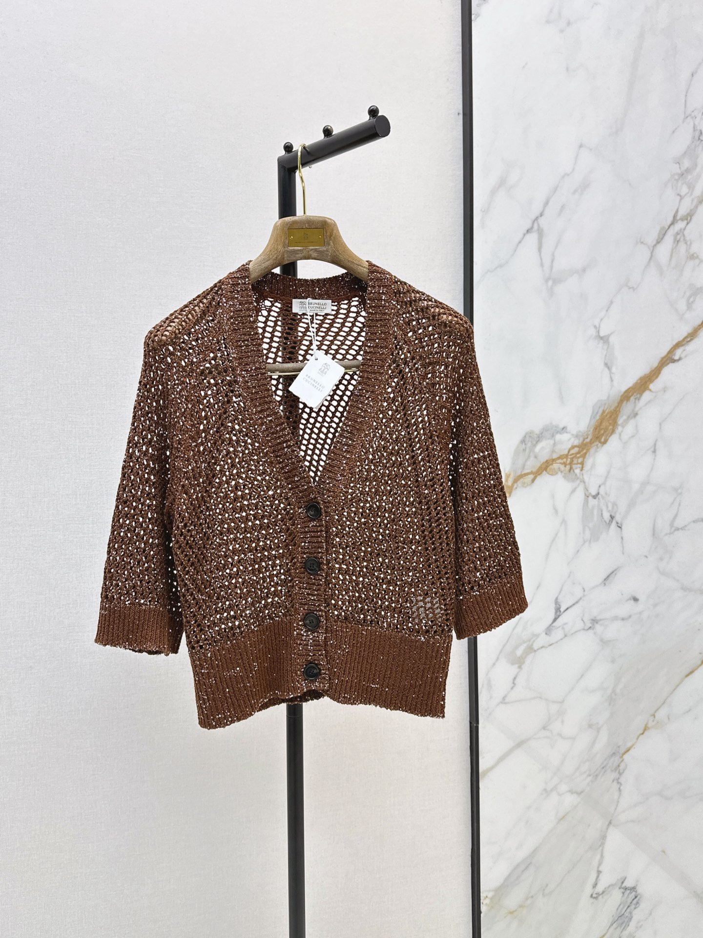 NO:887386,Bc 26Ss————The latest hollow knitted cardigan for spring and summer uses sequin yarn and grid texture design. It is super comfortable to wear in spring and summer. The V-neck is slightly loose design. It is fashionable and elegant. The loose version accommodates a variety of body shapes. It is OK to wear alone or layered. It can easily create a sense of layering. One color is available for sale sml,,19860909Bc 26Ss————春夏最新款镂空针织开衫采用亮片纱线 网格纹理设计 春夏穿超舒适 V领微宽松设计 时髦又显气质 宽松版型包容多种身材 单穿或叠搭都很OK 轻松打造层次感 一色现货发售sml,,,Women's clothing