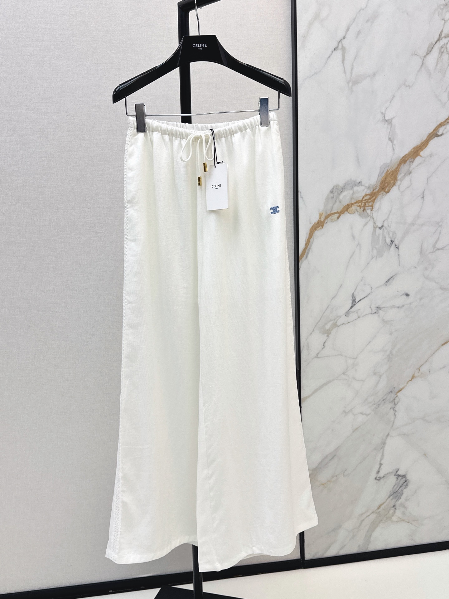 NO:888274,C Home 26Ss————The latest style of spring and summer elastic waist straight wide-leg pants. Very fashionable and easy to wear. Versatile style. Advanced customization. Casual and free. Not only beautiful colors, but also good texture. Retro and fashionable. Can be controlled by all kinds of body types. Two colors sml,,chanel,19860909C家 26Ss————春夏最新款松紧腰直筒阔腿裤 时髦好穿度爆棚 风格百搭 高级定制 随性洒脱不旦颜色美 质感也敲好 复古又时尚 各种身材都可以驾驭 两色sml,,chanel,,Women's clothing