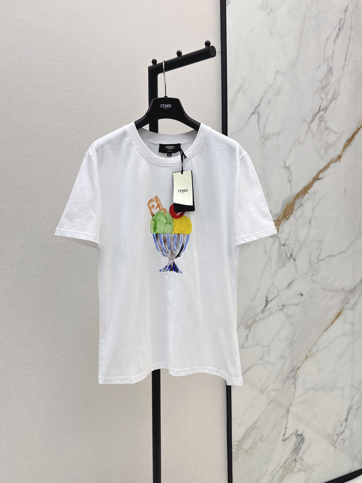NO:889358,FD 26Ss————The latest round-neck T-shirt with ice cream pattern in spring and summer is very dense and feels super good. The details are perfect. Regular fit. The upper body is not picky at all. It is simple and generous. It instantly enhances your temperament. Popular recommendation. One-color sml, tees, t-shirt,19860909FD 26Ss————春夏最新款冰淇淋图案圆领T恤密度很高手感超好 细节完美 常规版型 上身完全不挑人简单大方 瞬间提升气质 爆款推荐 一色sml,,tees，t-shirt,,Women's clothing