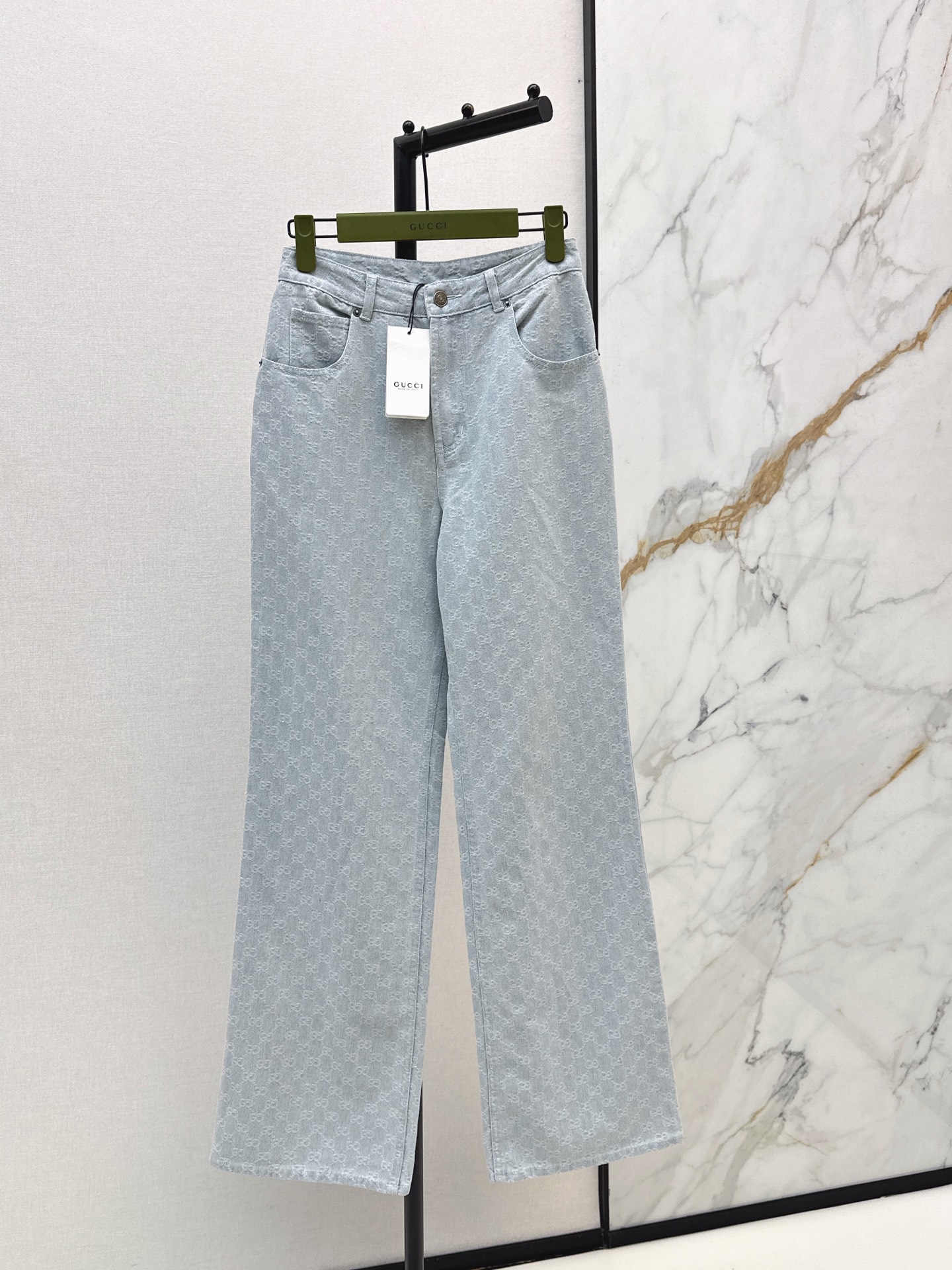 NO:889433,Gu 26Ss - the latest style of presbyopic jacquard straight-leg jeans for spring and summer. Practical and versatile. Casual and stylish for daily use. Can be paired with T-shirts or shirts. Presbyopic is really attractive and durable. Straight-cut version. No matter what leg type, you can wear it to create a sense of long-leg proportions. One color sml, jeans, shirts, tees, t-shirt,19860909Gu 26Ss————春夏最新款老花提花直筒牛仔裤 实穿百搭 日常搭配随意有型 搭配T恤或者衬衫都OK 老花真的很耐看 经久耐穿 直筒剪裁版型 不管什么腿型都可以穿出长腿比例感 一色sml,,jeans,shirts,tees，t-shirt,,Women's clothing