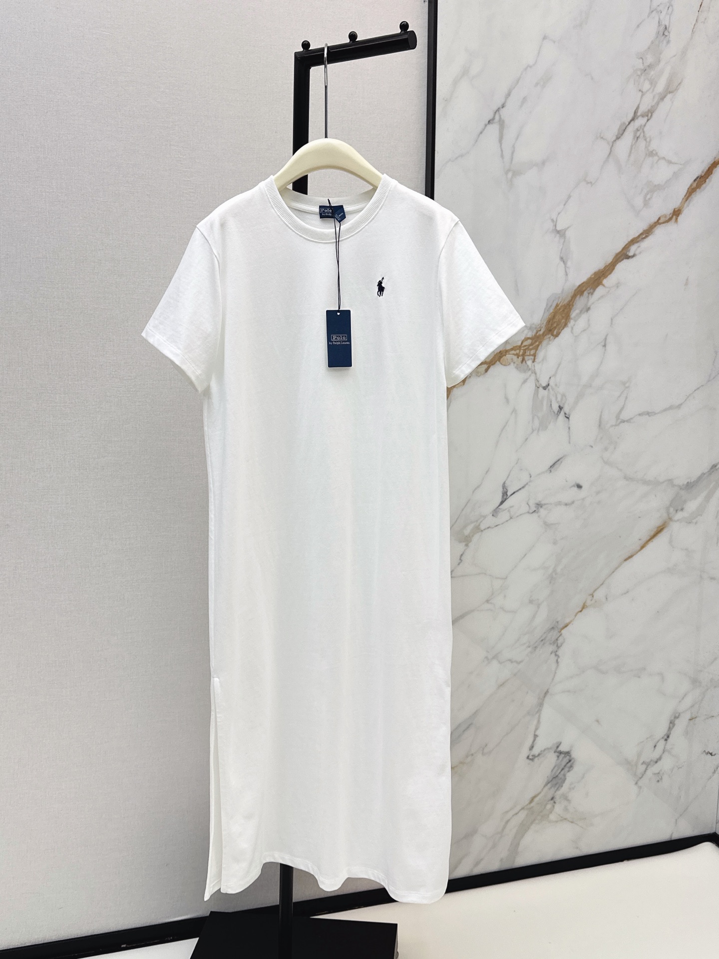 NO:889399,One-piece fashion sense RL 26Ss - the latest spring and summer classic pony embroidered straight dress OP one-piece T-skirt design is very tolerant and hides the body fat. It can be done in one piece for daily outings or at home. It is easy to have a lazy and fashionable sense. It can be held in various occasions. The cotton fabric is quite wide. The skirt shape is very good. Two-color sml,,skirts,19860909一件式时髦感 RL 26Ss————春夏最新款经典小马刺绣直筒连衣裙 OP一件式T裙设计 包容性很大 藏肉显瘦 日常出街或者居家一件式搞定 轻松拥有慵懒时髦感 各种场合都可以Hold得住 棉质面料有挺阔感 裙型很好 两色sml,,skirts,,Women's clothing