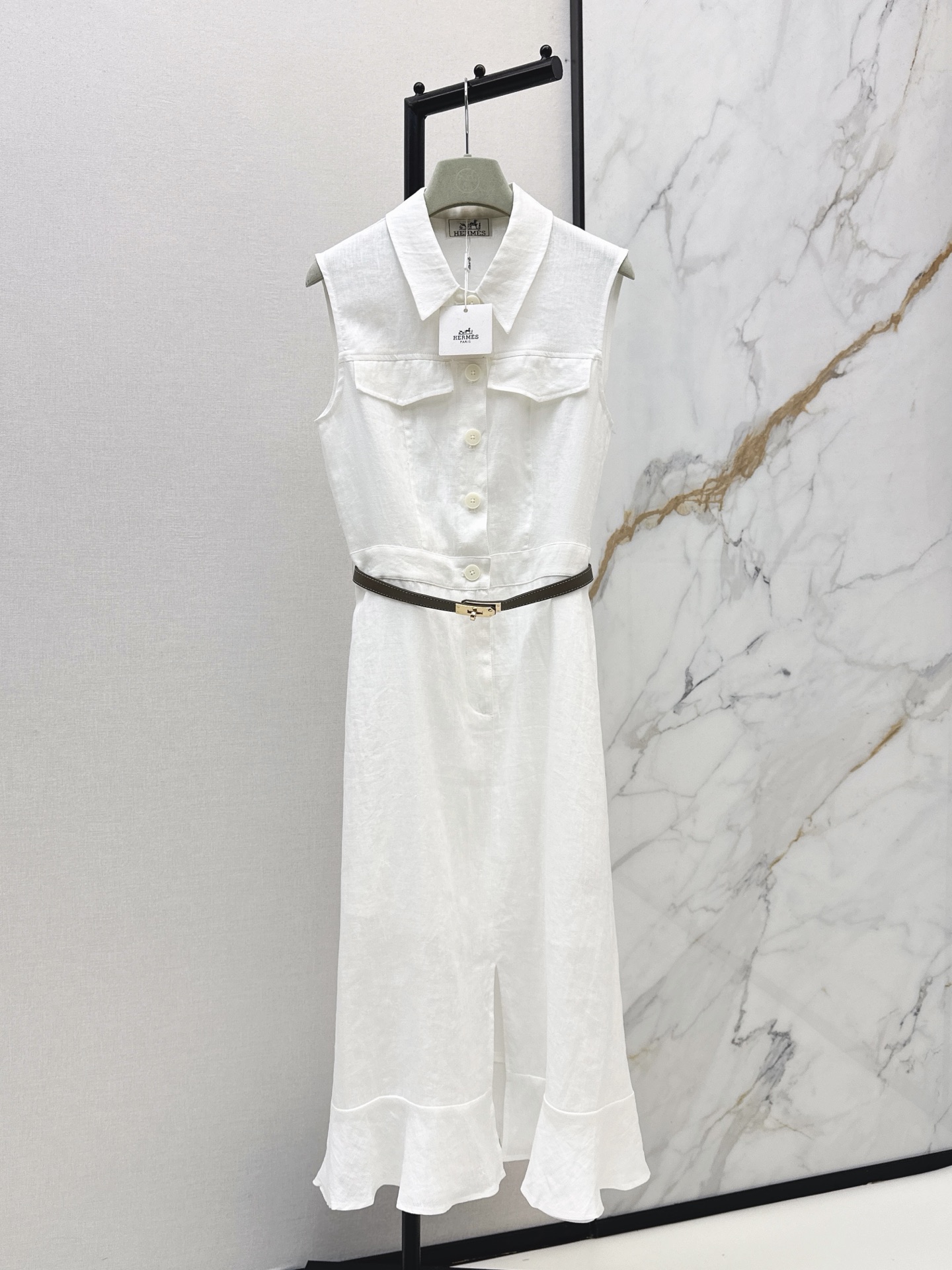 NO:889432,High-end Look~ Her 26Ss————The latest linen dress with lotus leaf skirt and splicing in spring and summer. High-end online. Walking with a sense of temperament. Made of high-definition linen fabric. Very heavy. It looks very textured when held in the hand. It is paired with a belt to tighten the waist. It is easy to wear with good proportions. It is high-end and elegant. Two-color sml,,skirts,19860909高级感Look～ Her 26Ss————春夏最新款荷叶裙摆拼接亚麻连衣裙 高级感在线 行走的气质感 采用高定亚麻面料 很重磅 拿在手上很显质感 搭配了皮带收腰 轻松穿出好比例 高级又气质 两色sml,,skirts,,Women's clothing