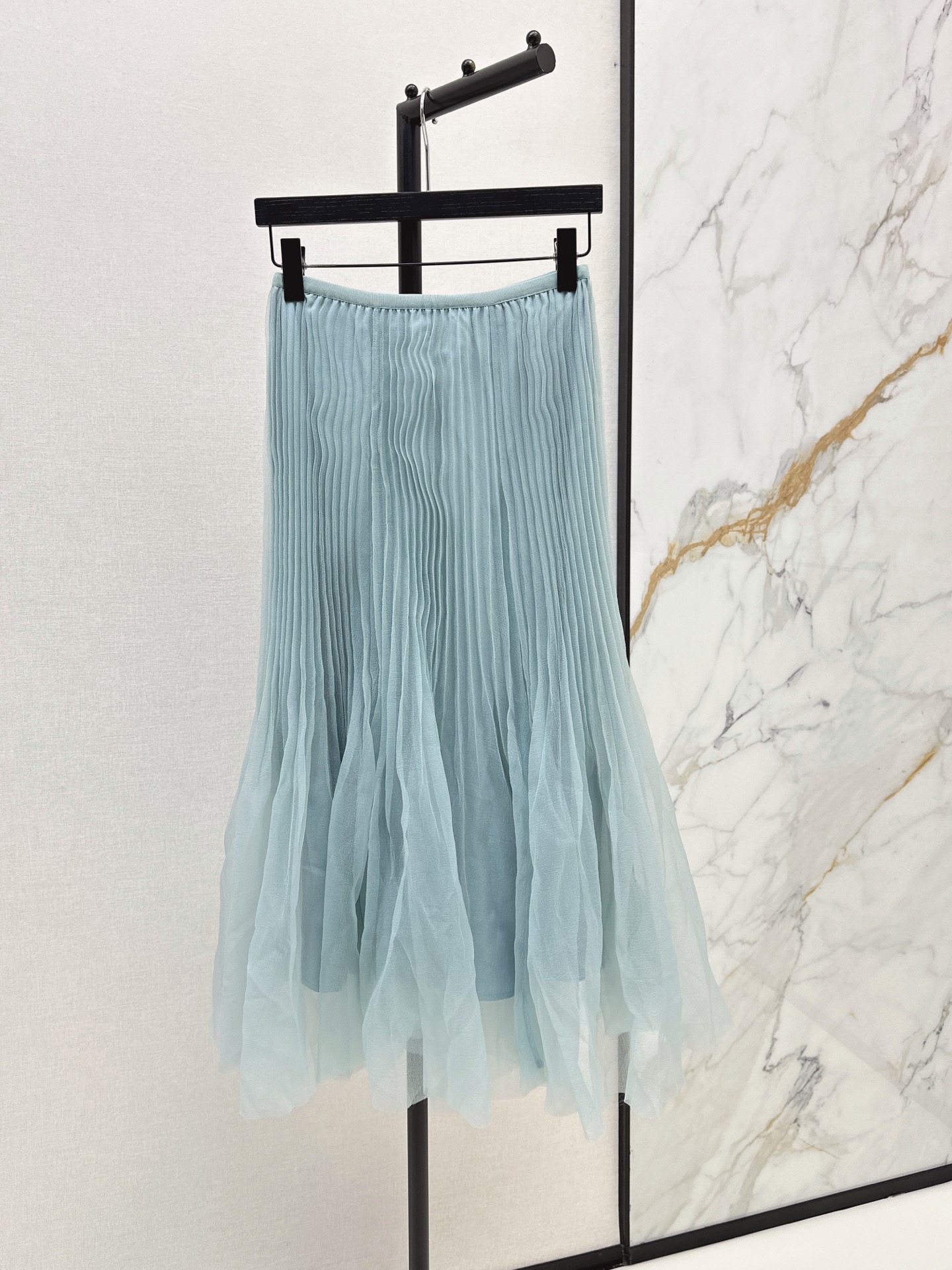 NO:890022,Skirts continue to be popular series, Issey Miyake 26Ss - the latest spring and summer suit with three-dimensional floral sloping top + elastic waist skirt v Exclusive hot style, using heavy-duty pleated fabrics, vertical stripes and fine pleats to easily elongate the proportions of the legs. The slimming function is unparalleled. Recommended. Extra large elastic one-size-fits-all (top and bust are infinitely stretchable, length 50-53, elastic waist, skirt length 82) in one color.  One size fits all,,isseymiyake,skirts,19860909半裙持续爆单系列 三宅一生 26Ss———春夏最新款套装立体花朵斜边上衣+松紧腰半裙 v独家爆款 采用重工压褶面料 竖条纹细褶 轻松拉长双腿比例感 瘦腿功能无敌赞 推荐 超大弹力均码（上衣胸围无限有弹力 衣长50-53 腰围松紧腰 裙长82）一色分开发 均码,,isseymiyake,skirts,,Women's clothing