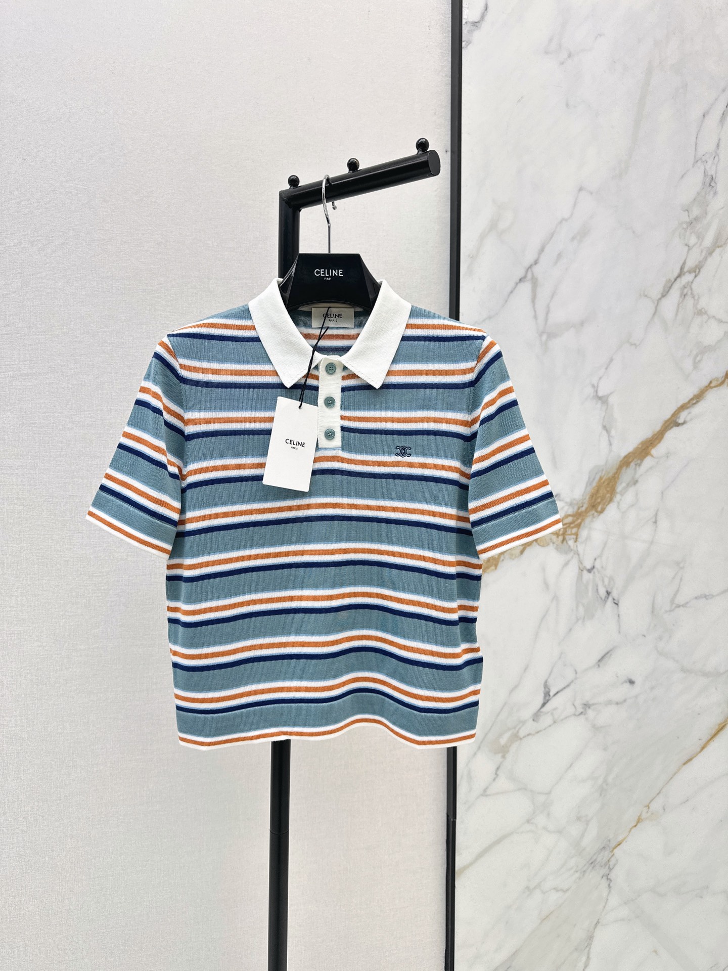 NO:890841,Ce 26Ss————The latest striped Polo collar embroidered short-sleeved sweater for spring and summer. Custom-woven and custom-dyed cotton yarn. Rich, fluffy and comfortable. Simple basic version. The upper body looks clean, clear and comfortable. Heavy-duty and delicate brand embroidery. Vibrant color collision. It has a girlish feel and can create an elegant side. It can be very fashionable without effort ~ it is very energetic when paired with medium pants. One color sml,, T-shirt,19860909Ce 26Ss————春夏最新款条纹Polo领刺绣短袖针织衫定织定染棉纱线 丰润蓬松且舒适 简约基础版型 上身看起来干净又清亮舒服 重工细腻的品牌刺绣 颇具活力的色彩碰撞 既有少女感又能营造优雅气质的一面 不费力就可以很时尚～搭配中裤很有活力感 一色sml,,T-shirt,,Women's clothing